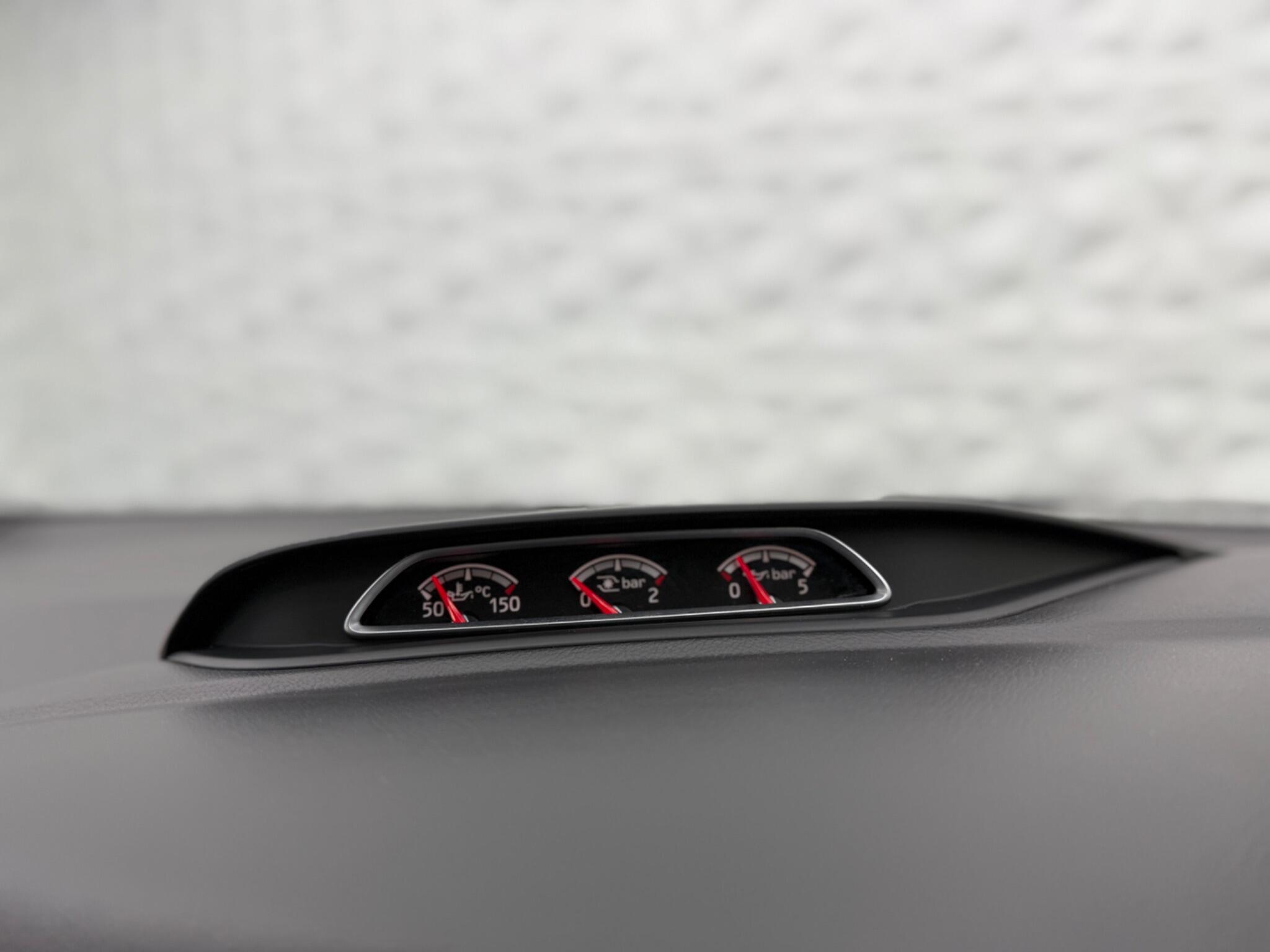 Ford Focus - Image 40