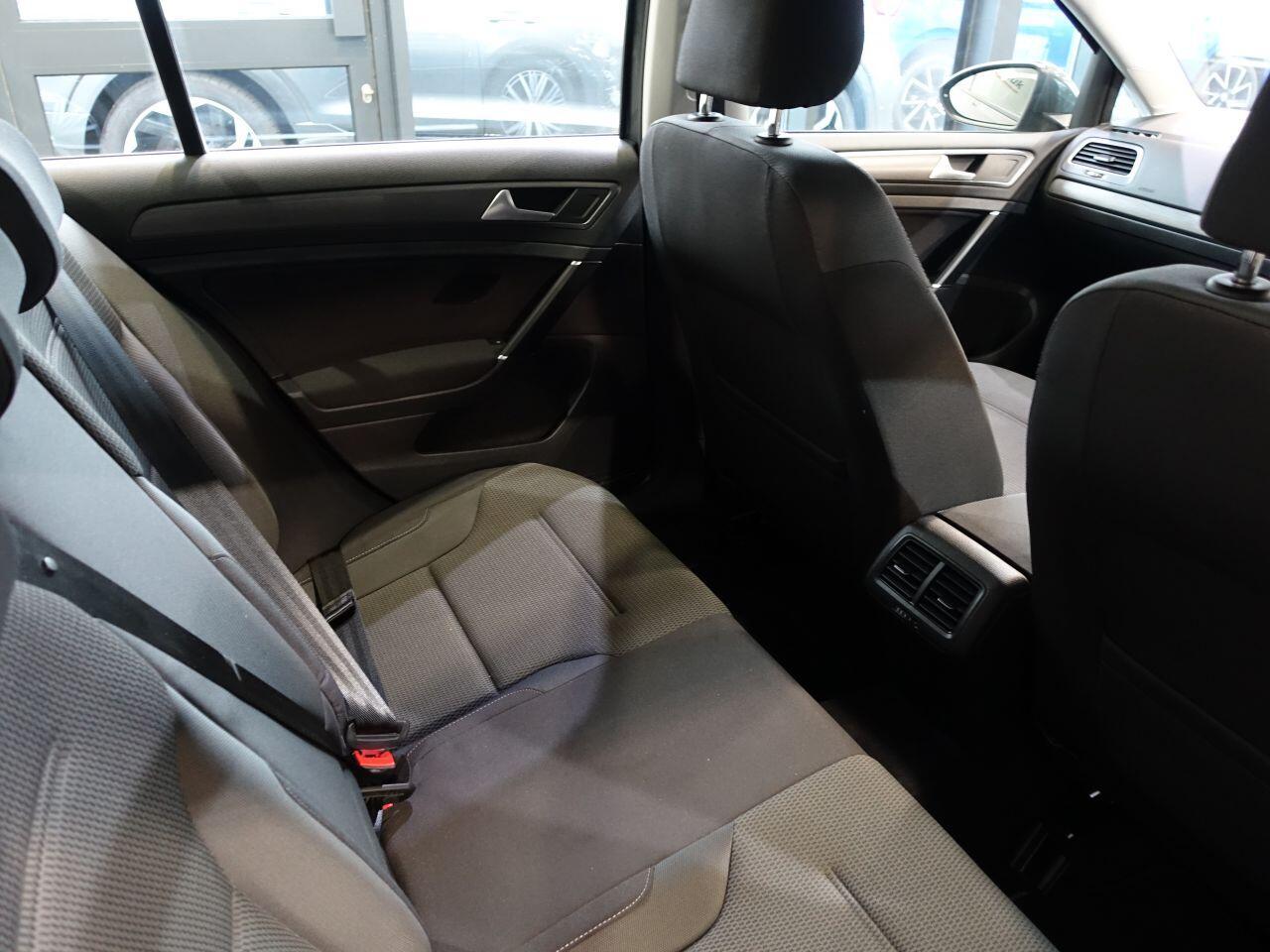 Volkswagen Golf - Image 15