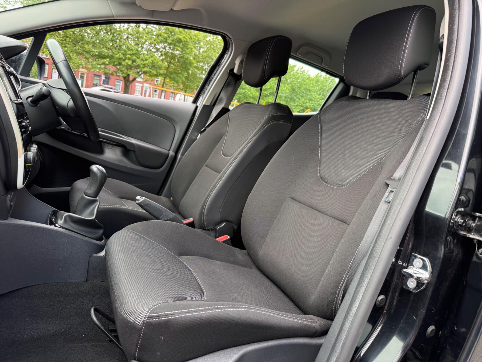 Renault Clio - Image 13