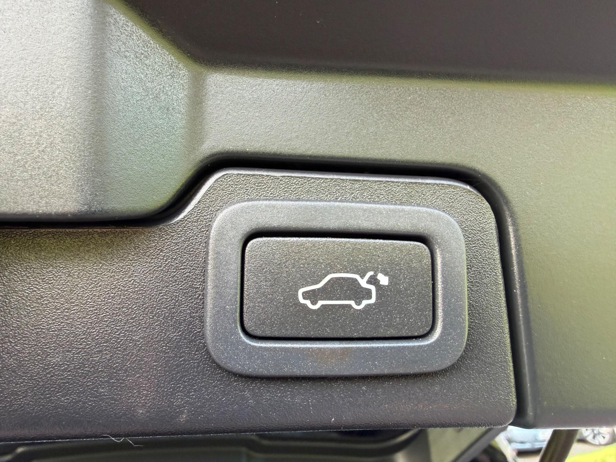 Land Rover Range Rover Evoque - Image 19