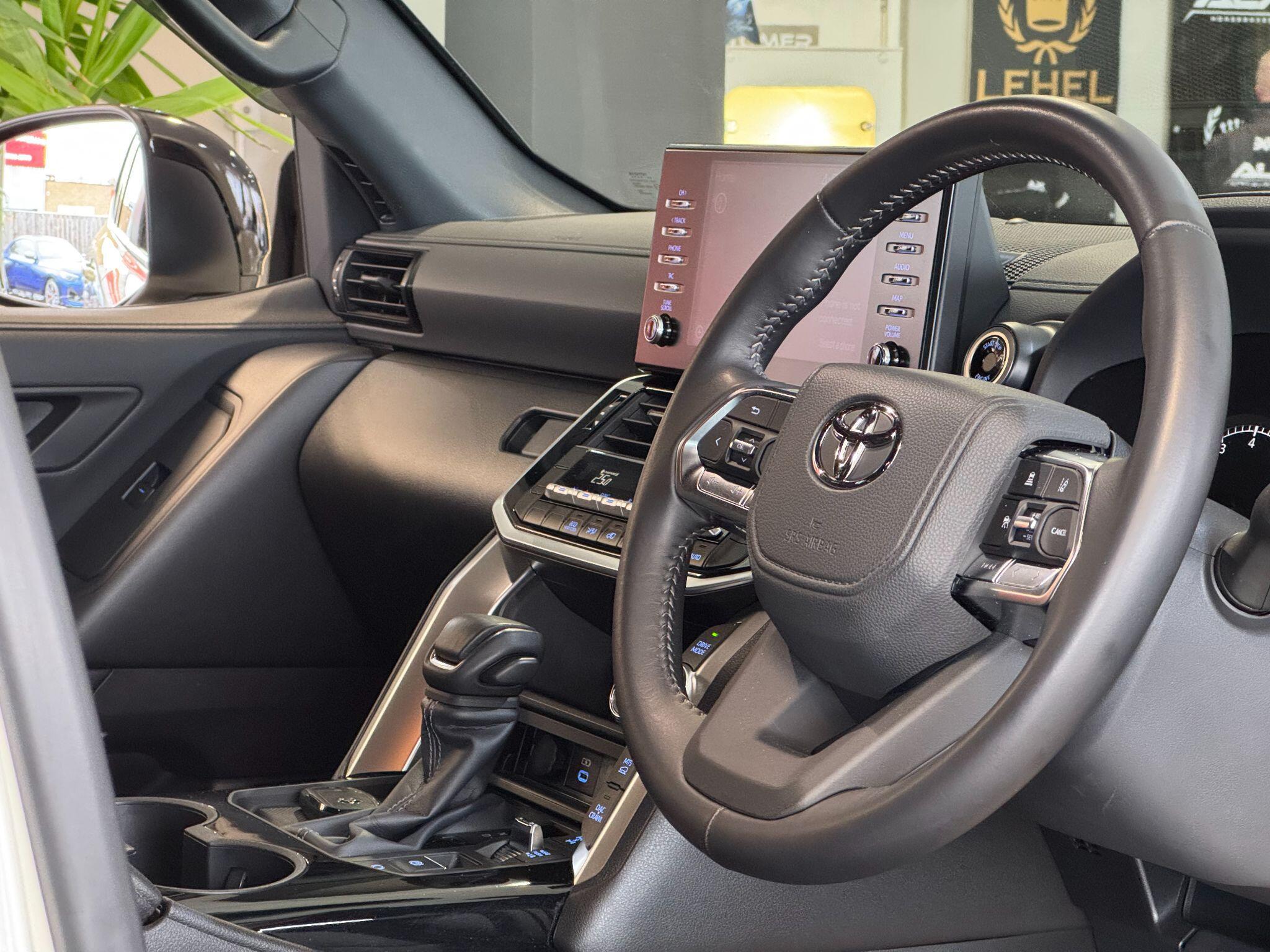 Toyota Land Cruiser - Image 28