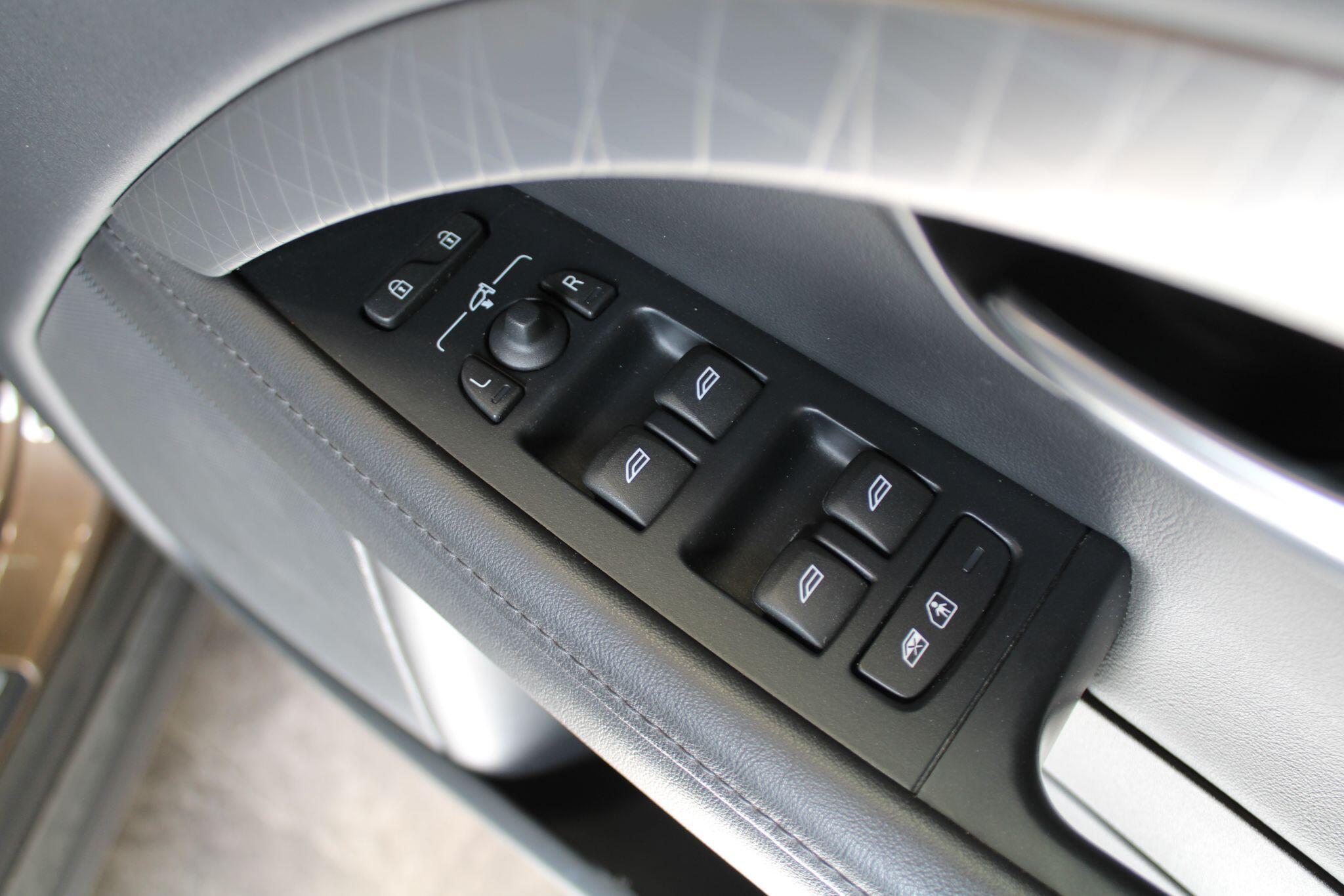 Volvo XC70 - Image 41