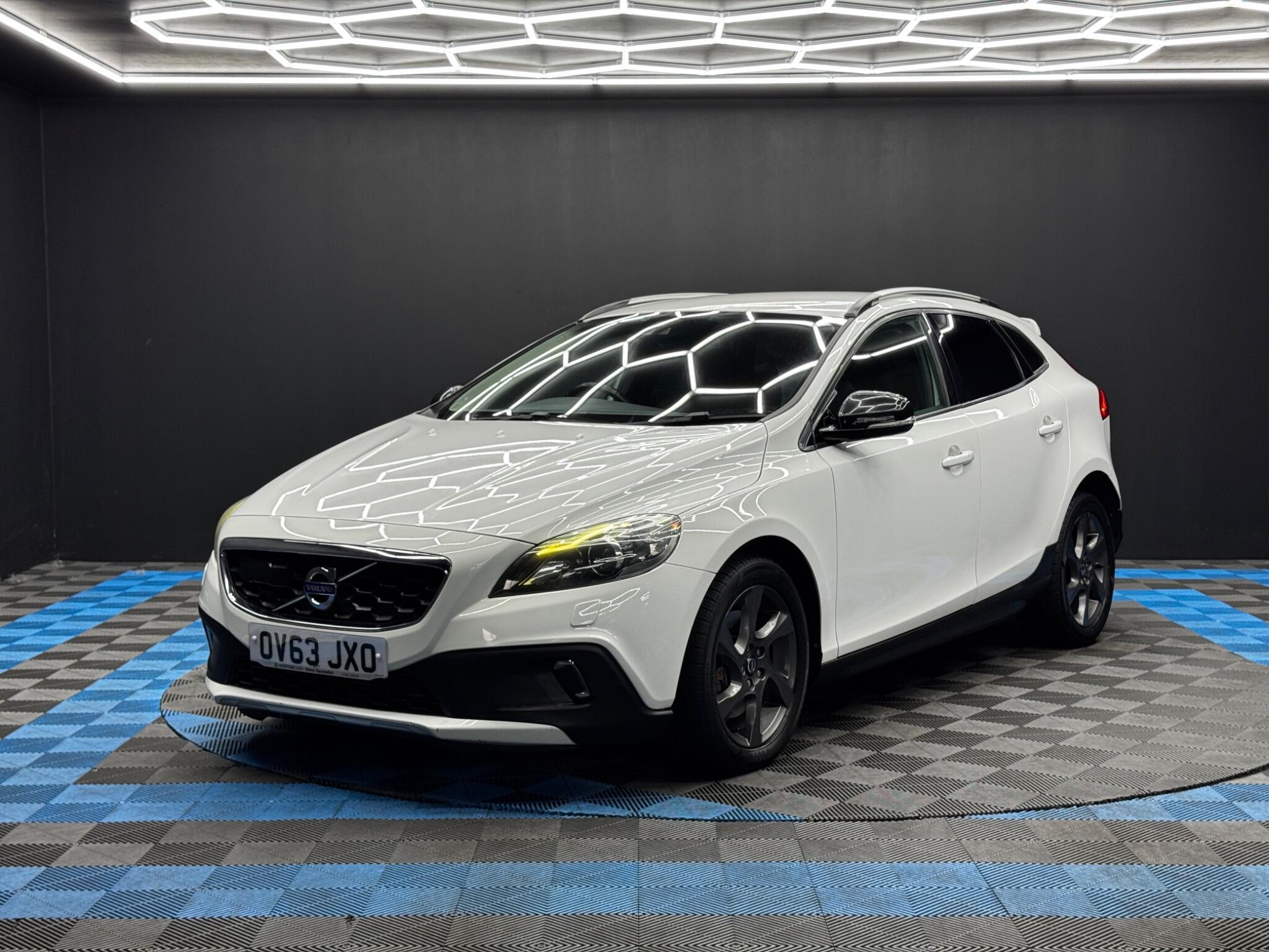 Volvo V40 CROSS COUNTRY - Image 3
