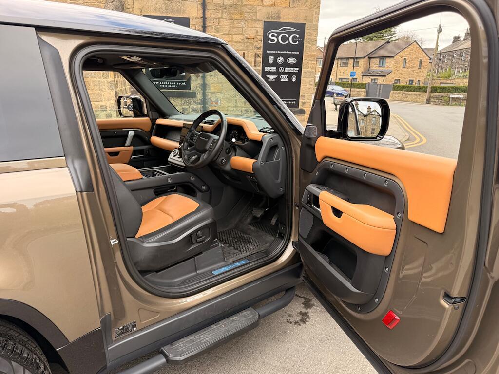 Land Rover Defender 90 - Image 40