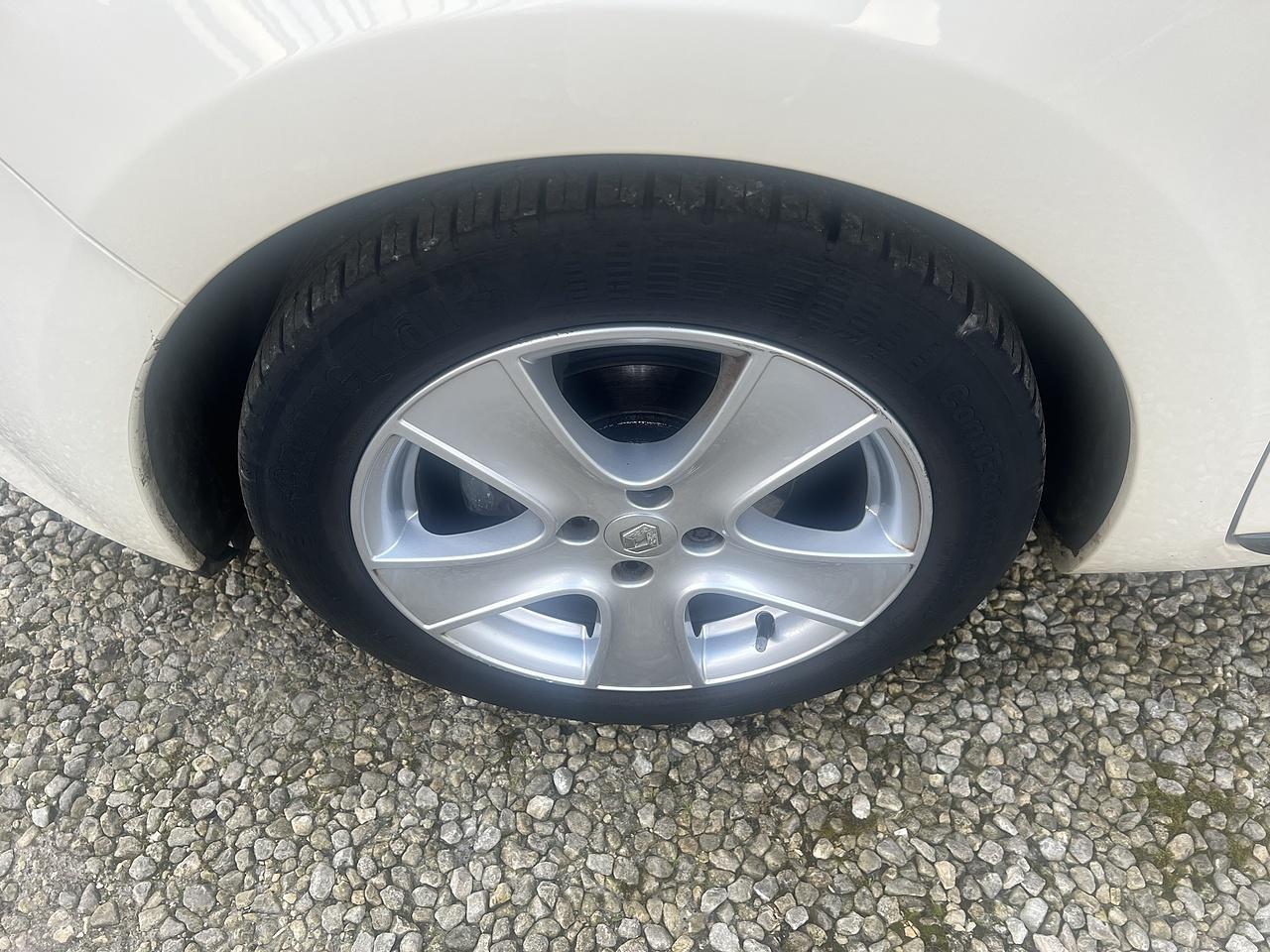 Renault Clio - Image 19