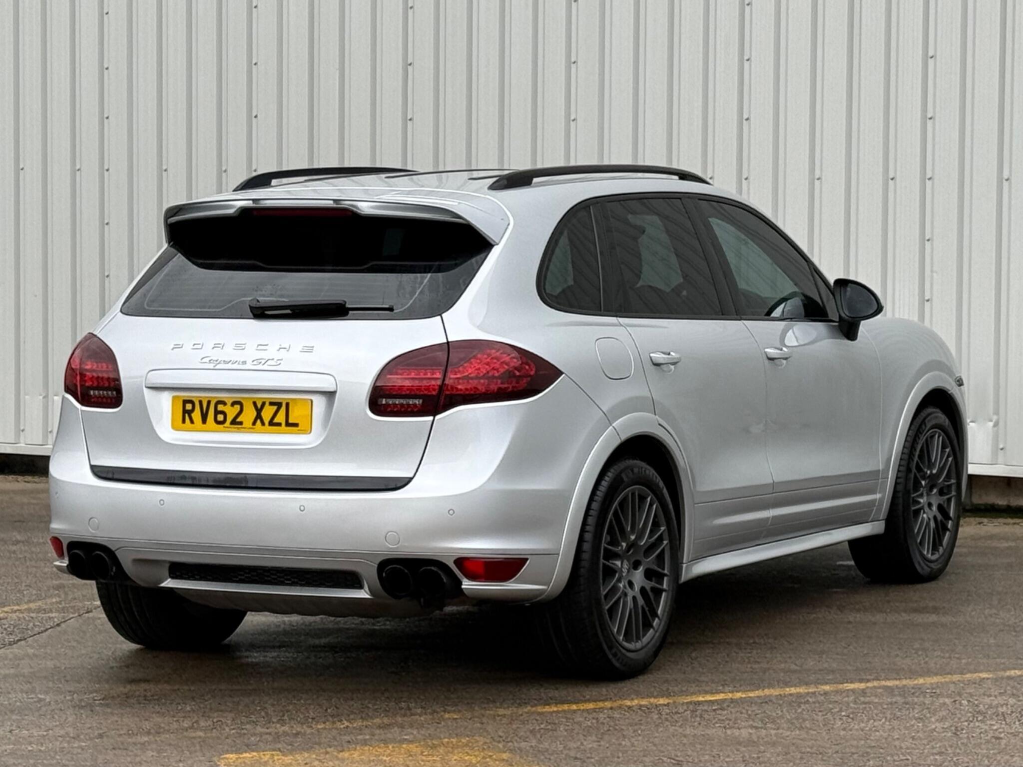 Porsche Cayenne - Image 16