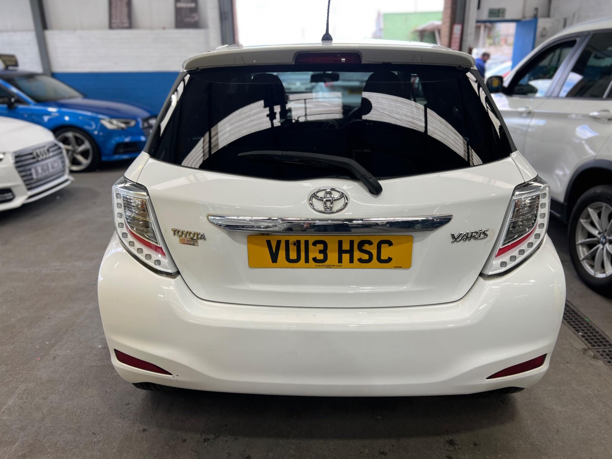 Toyota Yaris - Image 8