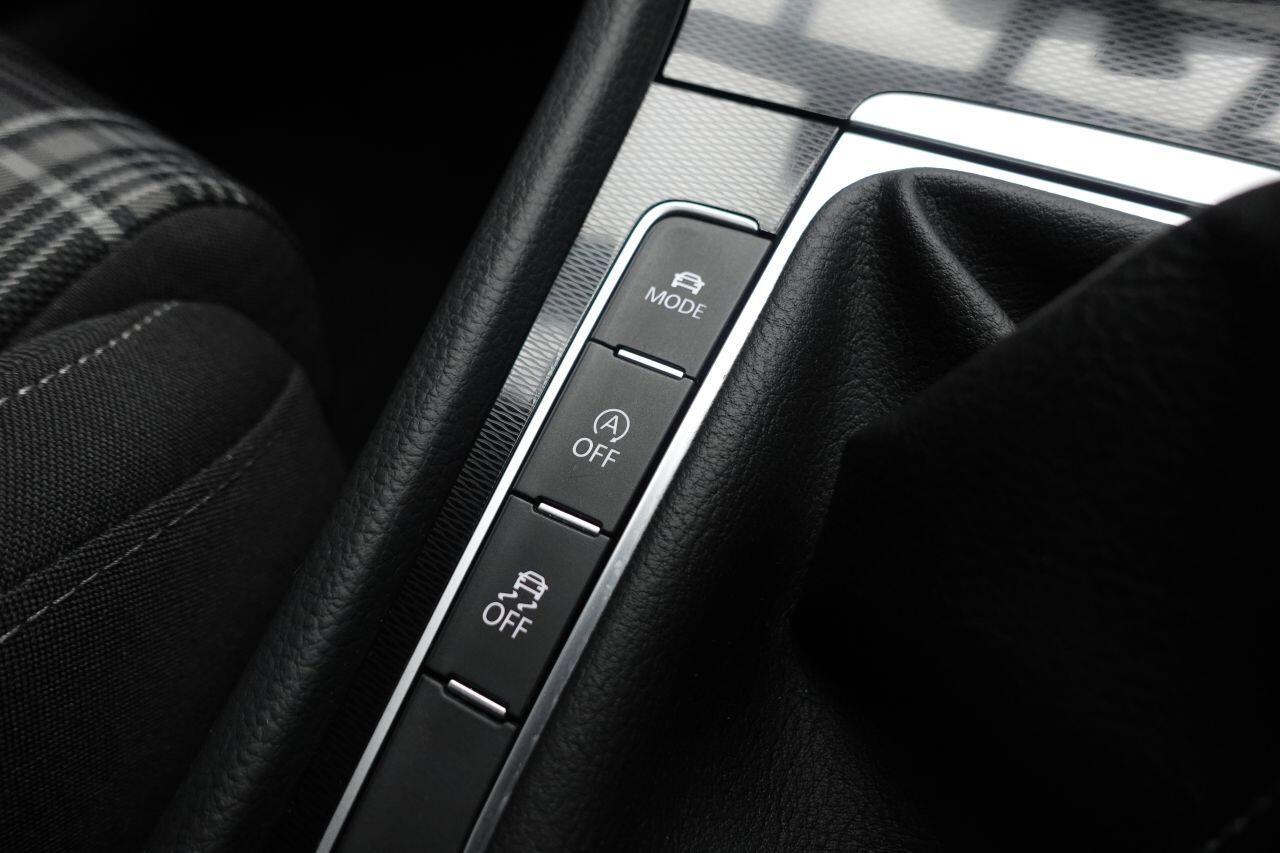 Volkswagen Golf - Image 48