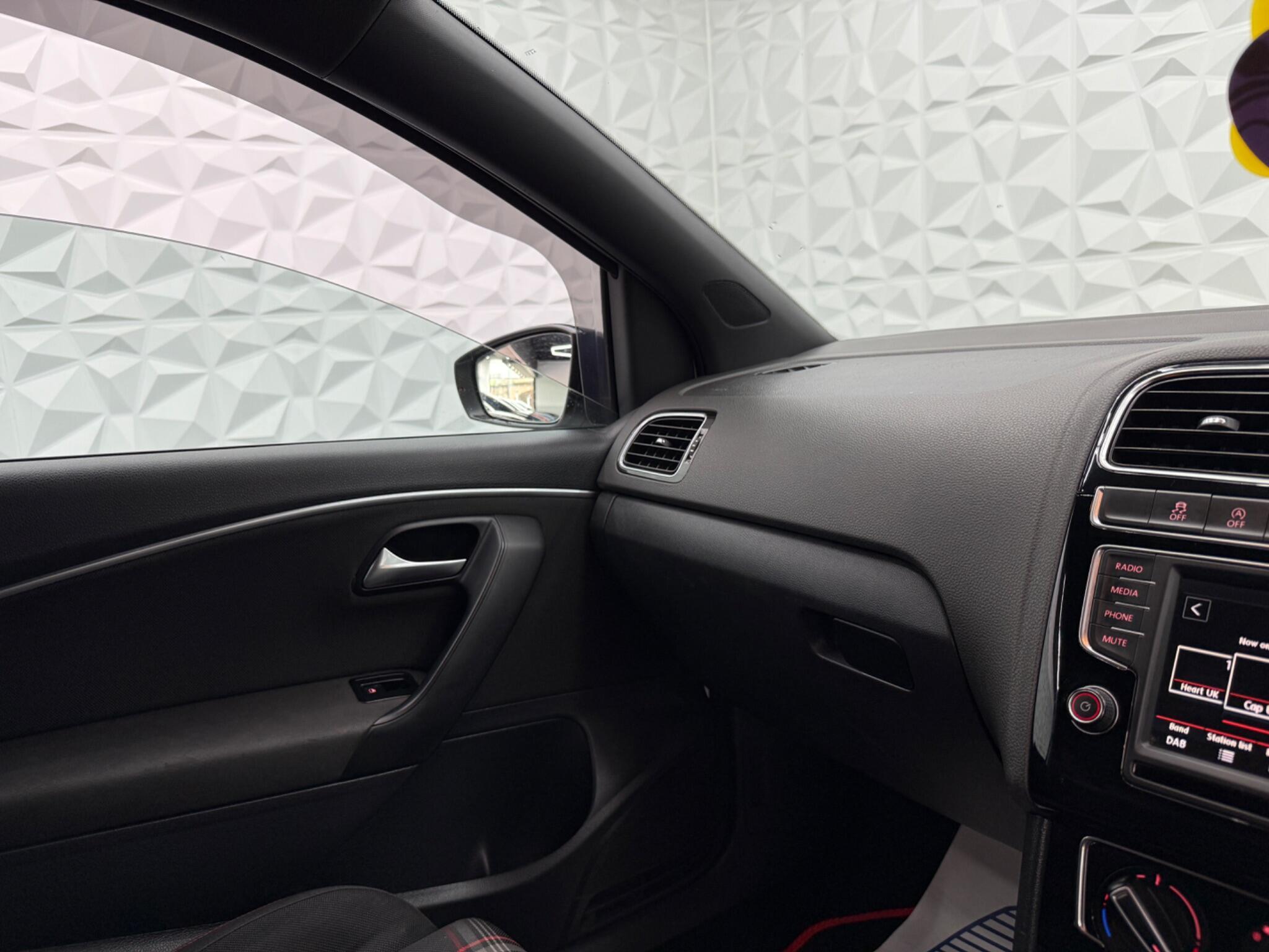 Volkswagen Polo - Image 28