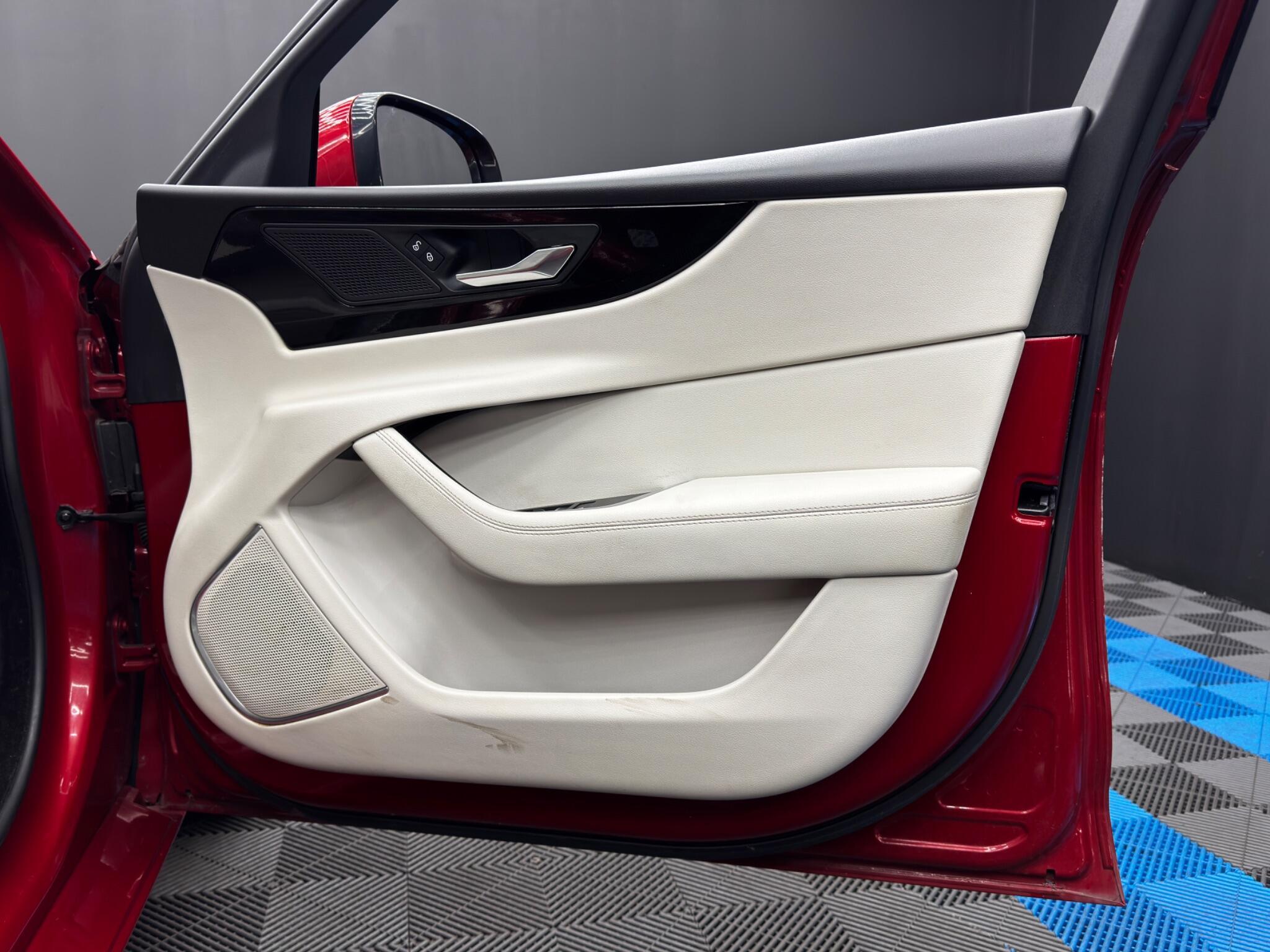 Jaguar XE - Image 39