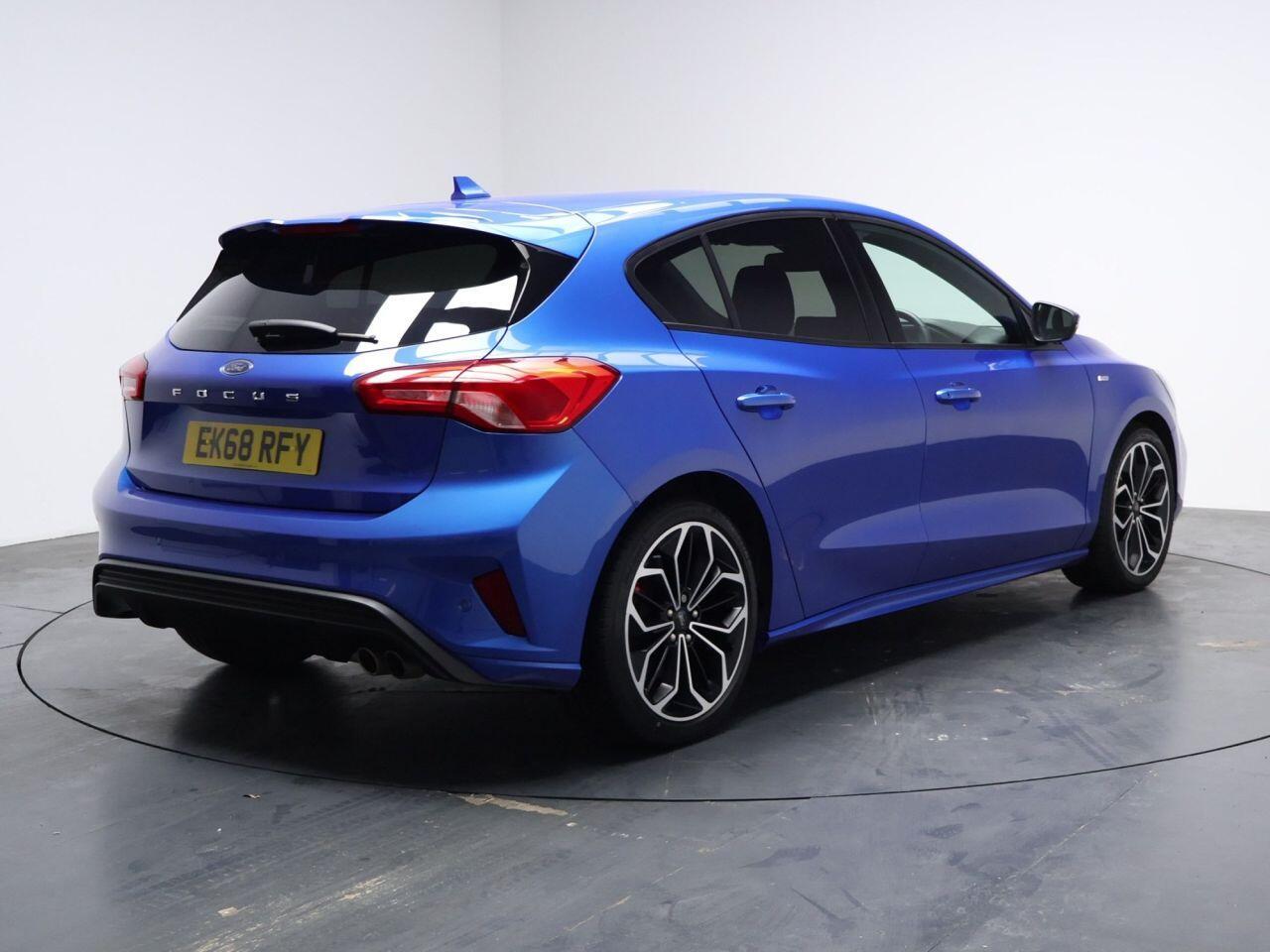 Ford Focus - Image 11