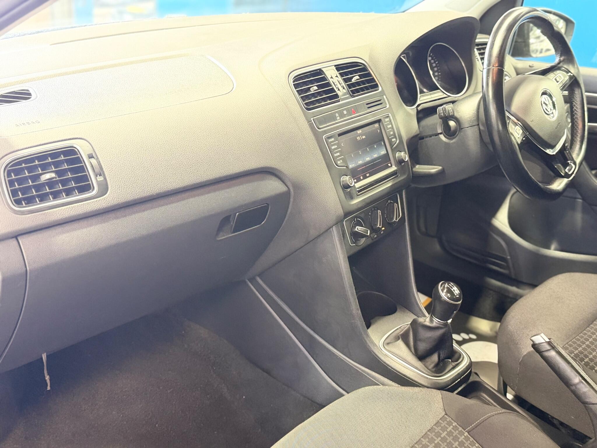 Volkswagen Polo - Image 30