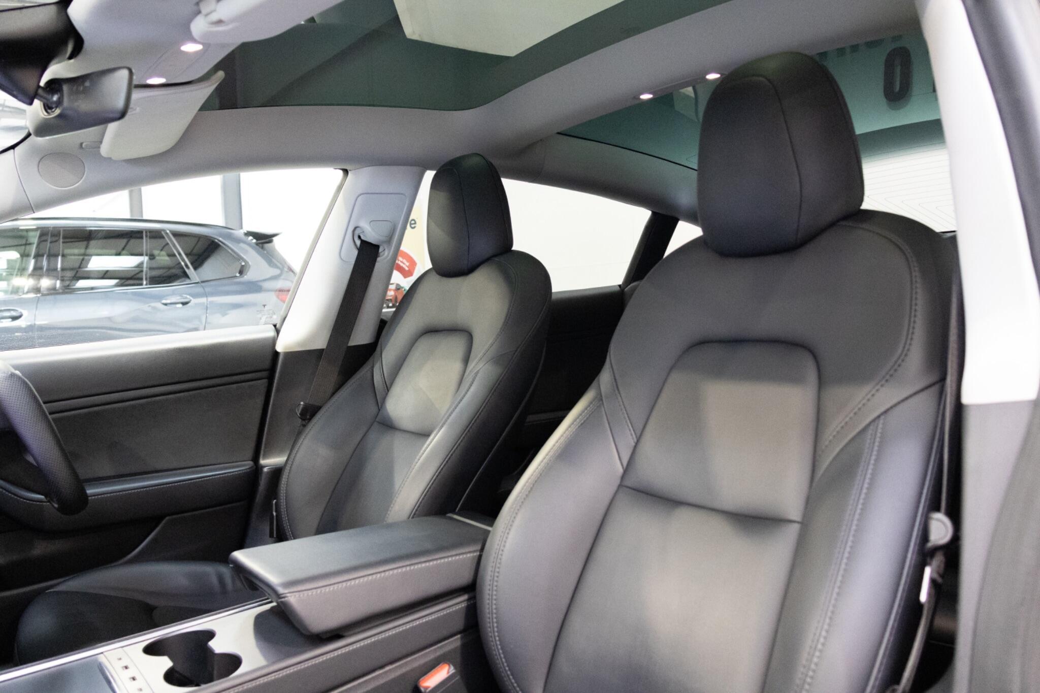 Tesla Model 3 - Image 8