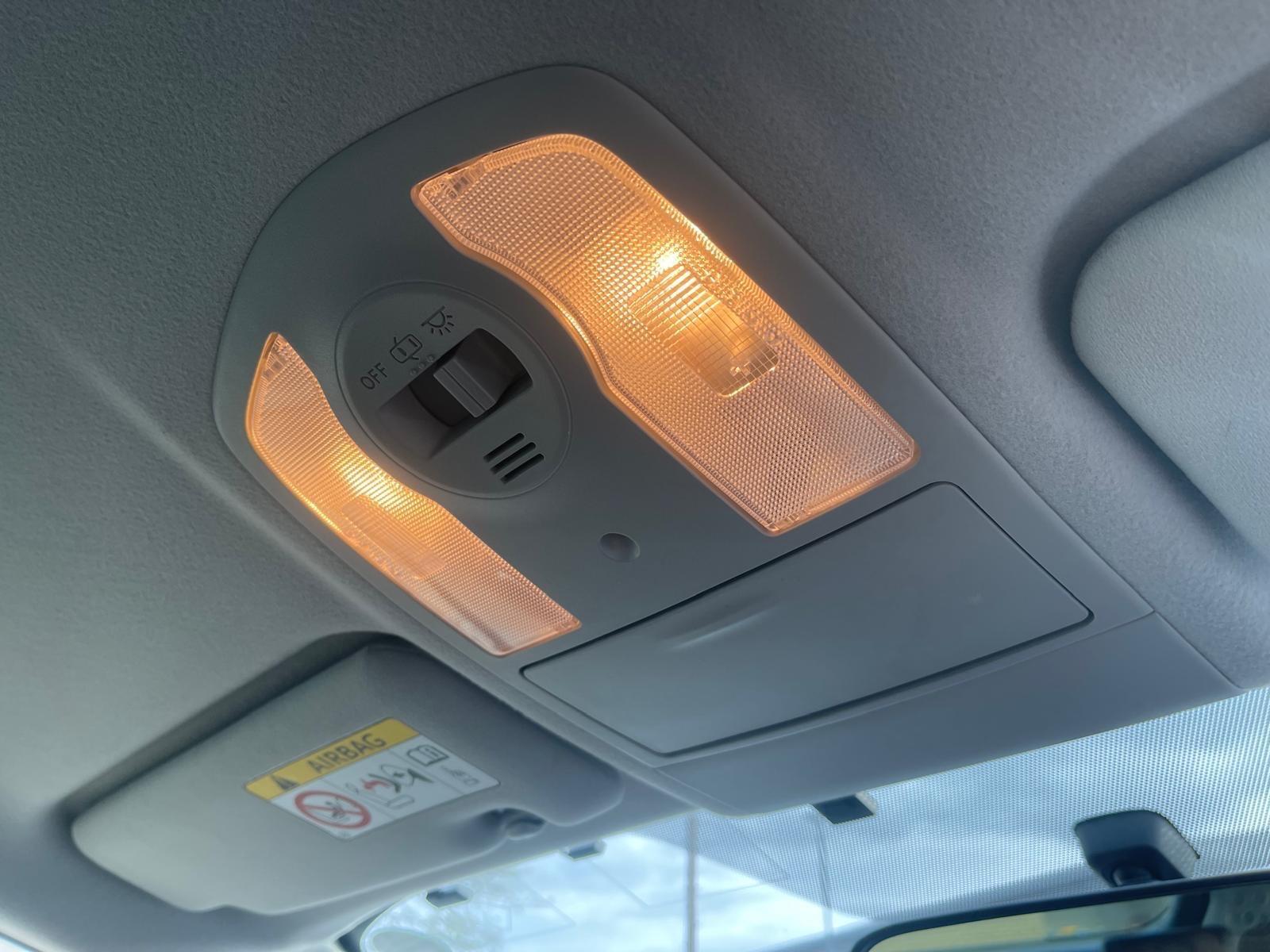 Toyota Prius - Image 24