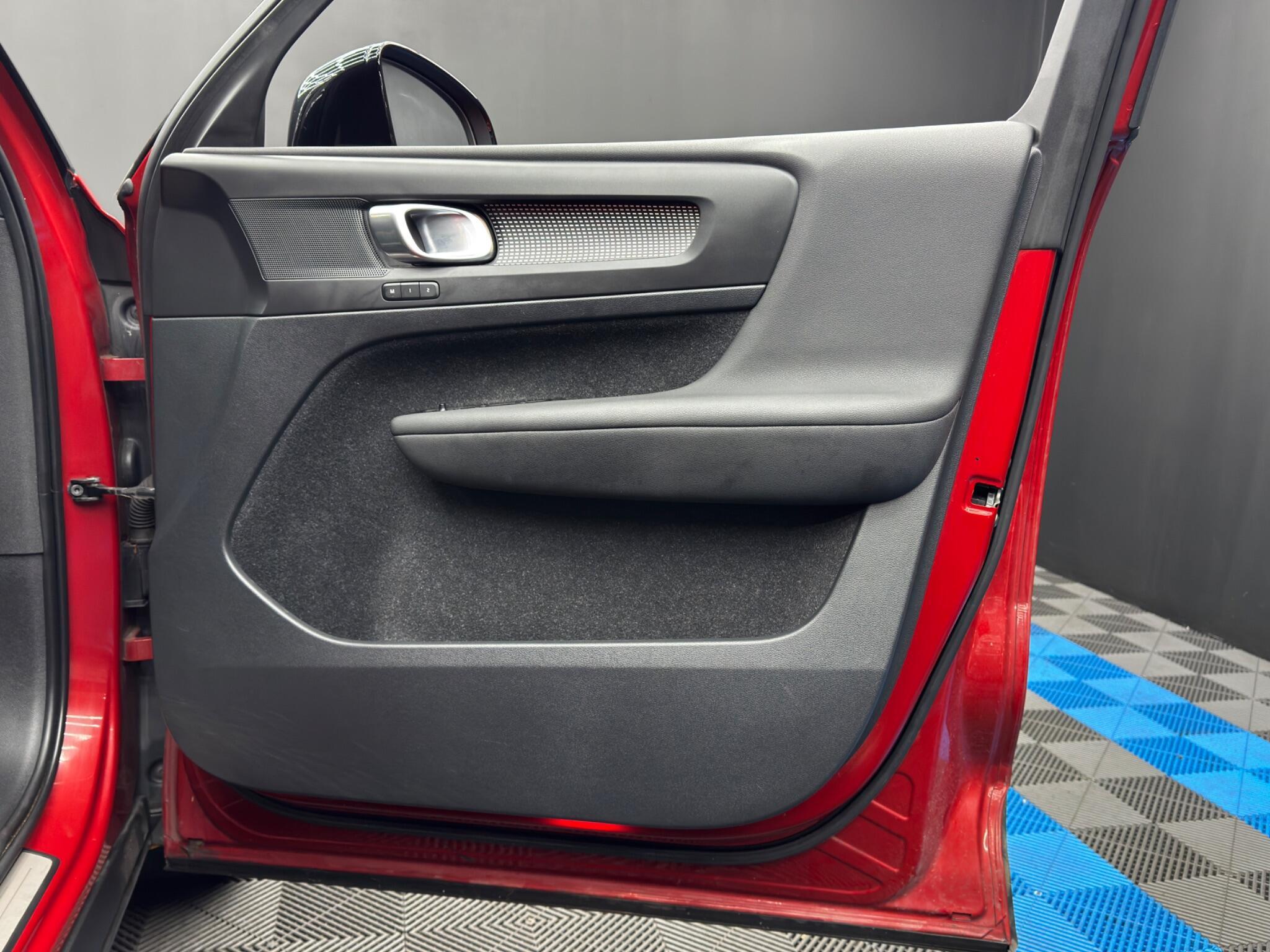 Volvo XC40 - Image 40