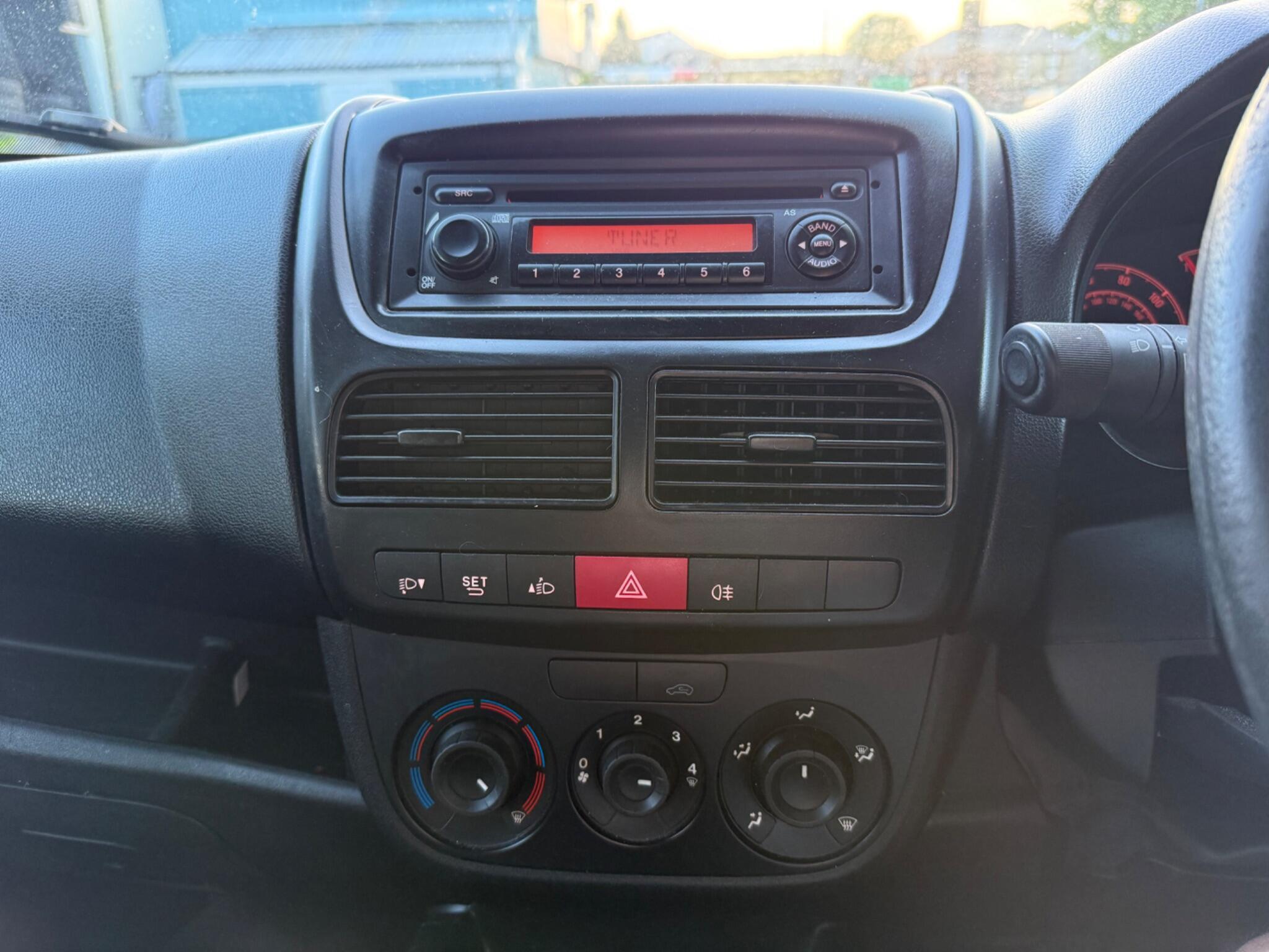 Vauxhall Combo - Image 16