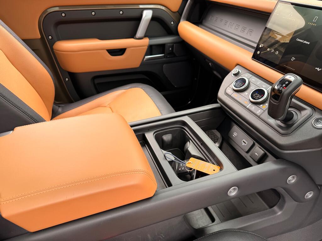 Land Rover Defender 90 - Image 54