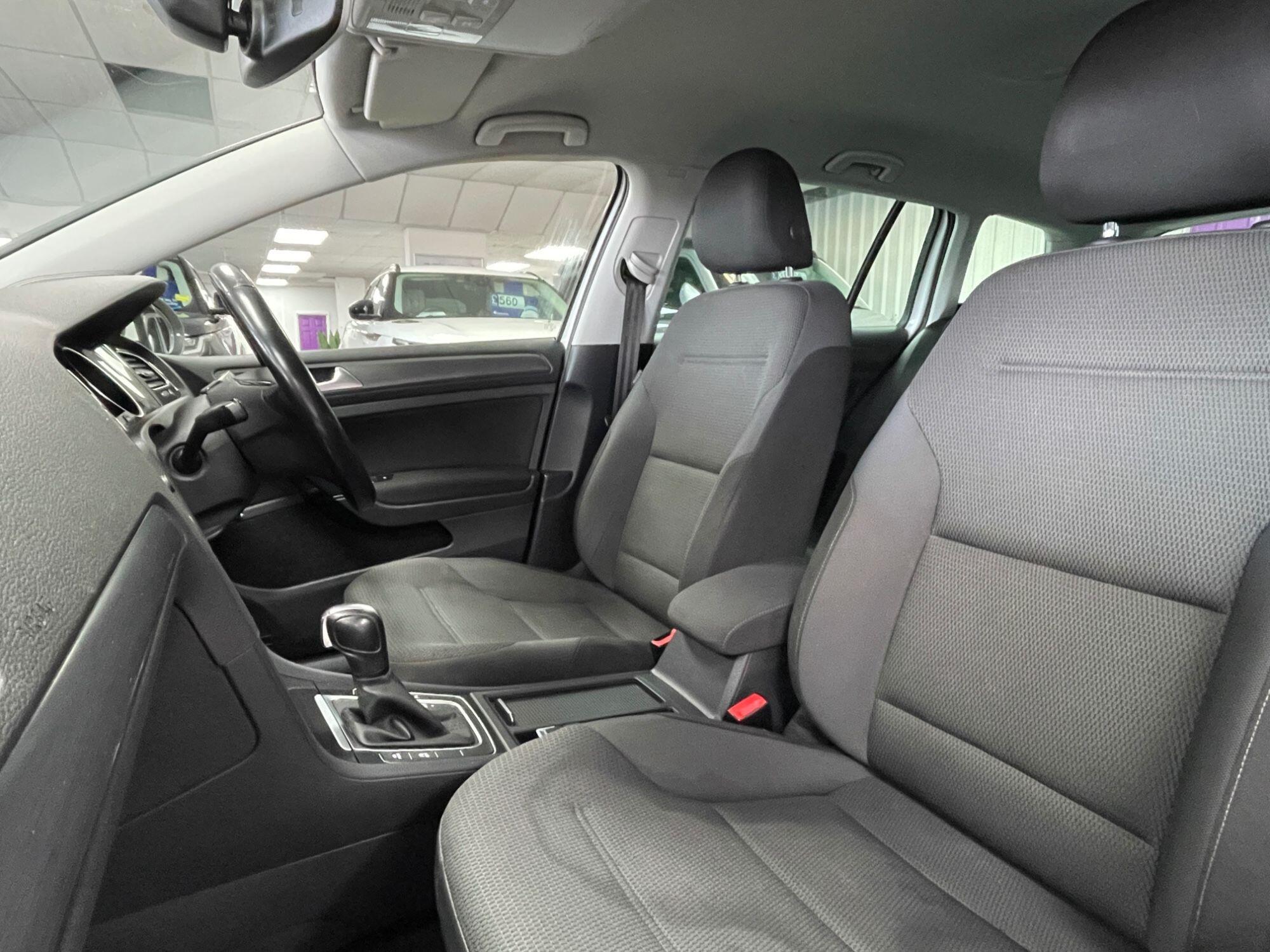 Volkswagen Golf - Image 34