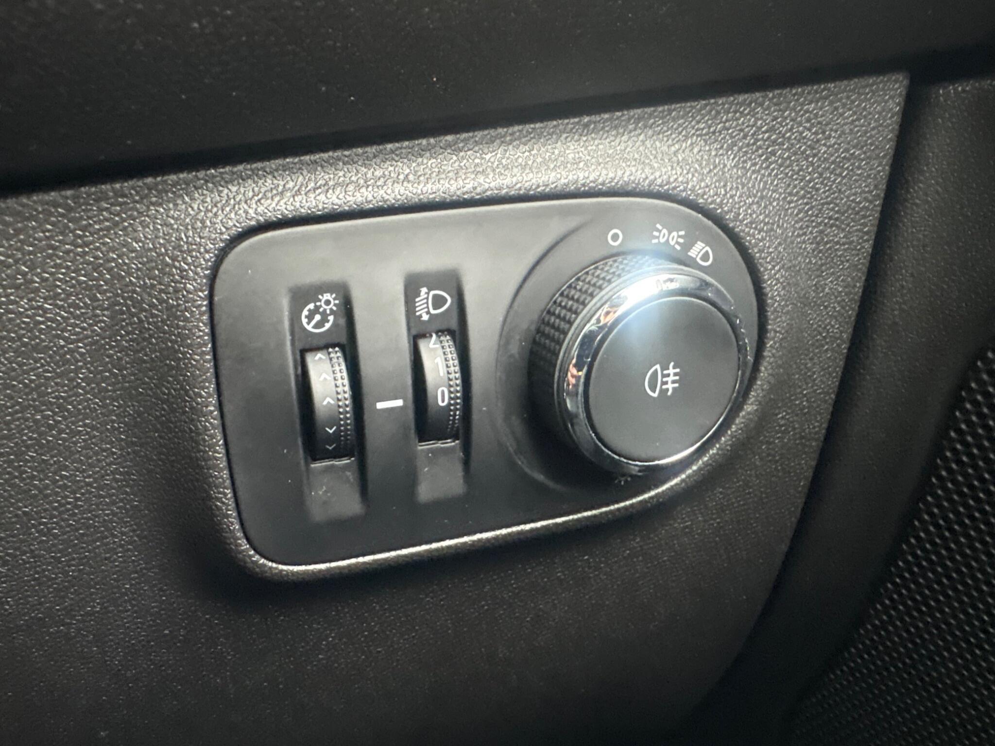 Vauxhall ADAM - Image 39
