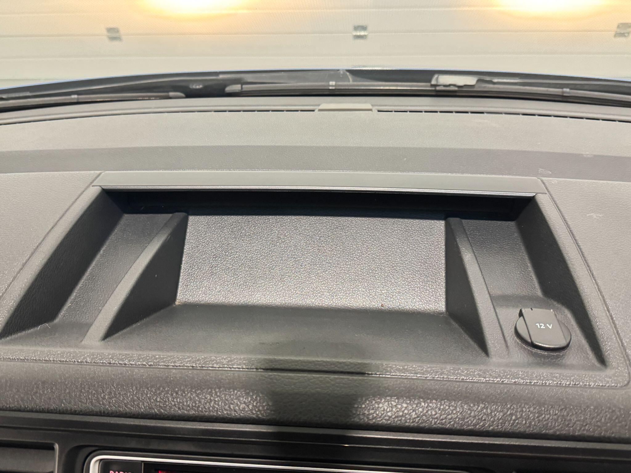 Volkswagen Transporter - Image 68