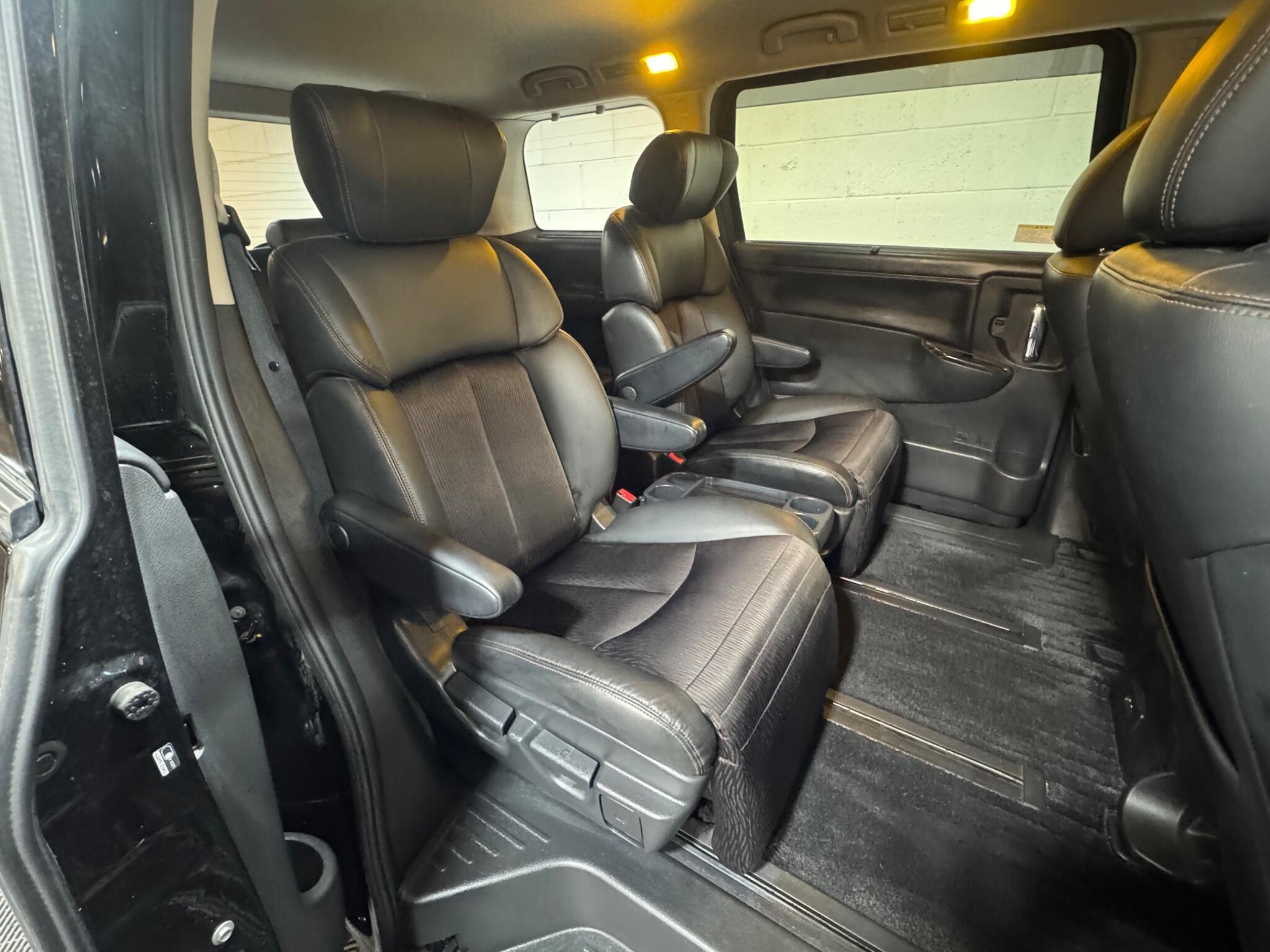 Nissan Elgrand - Image 11