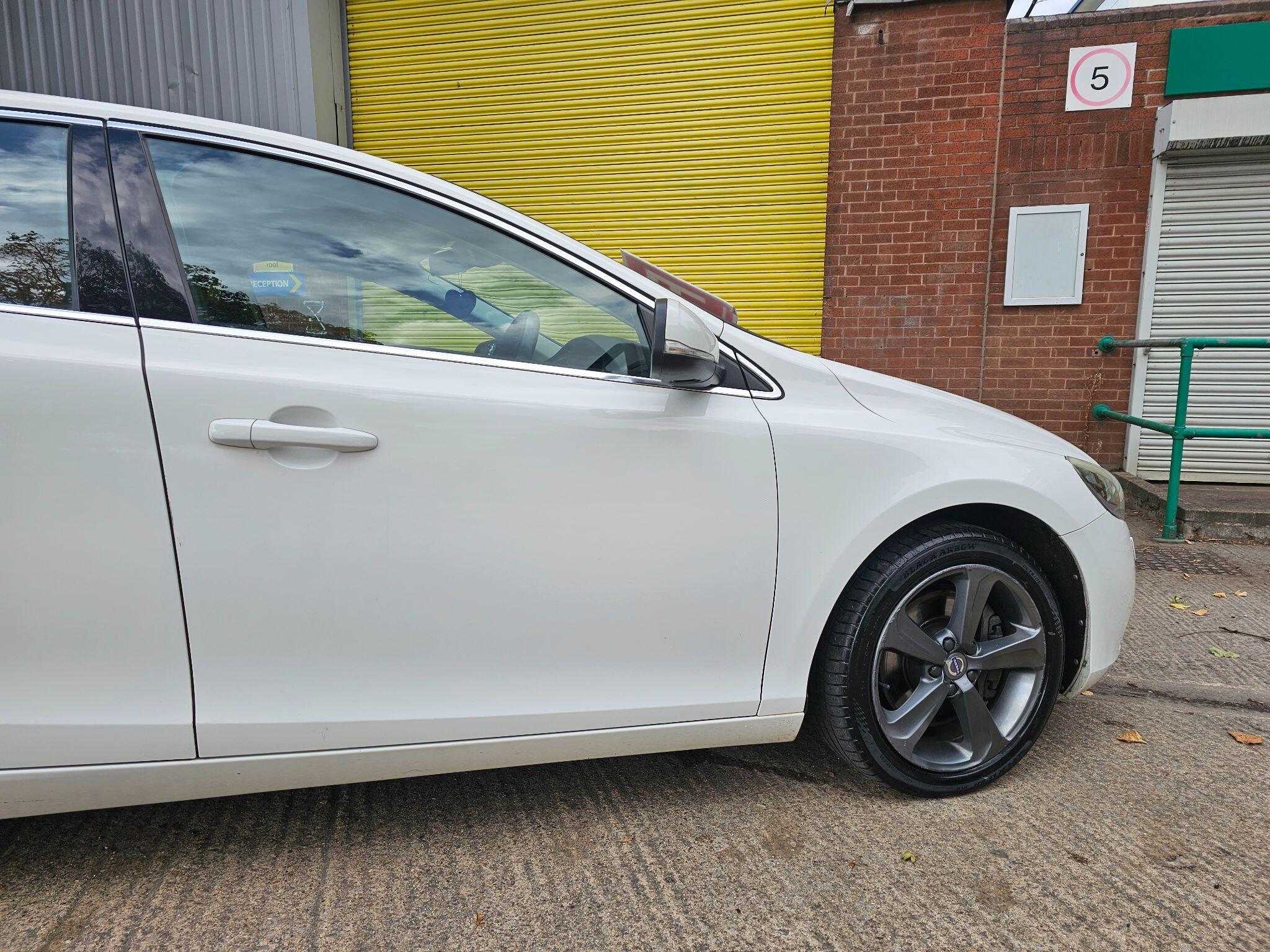 Volvo V40 - Image 8