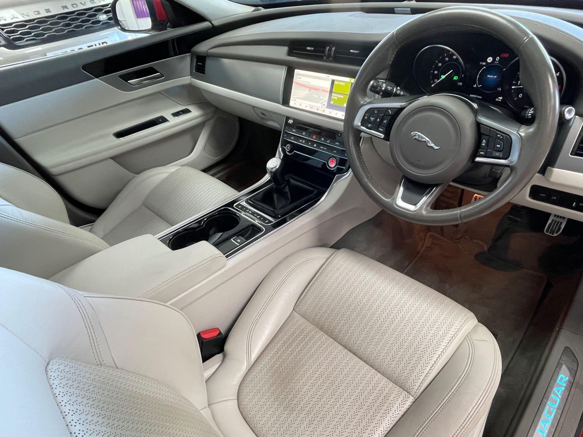 Jaguar XF - Image 23