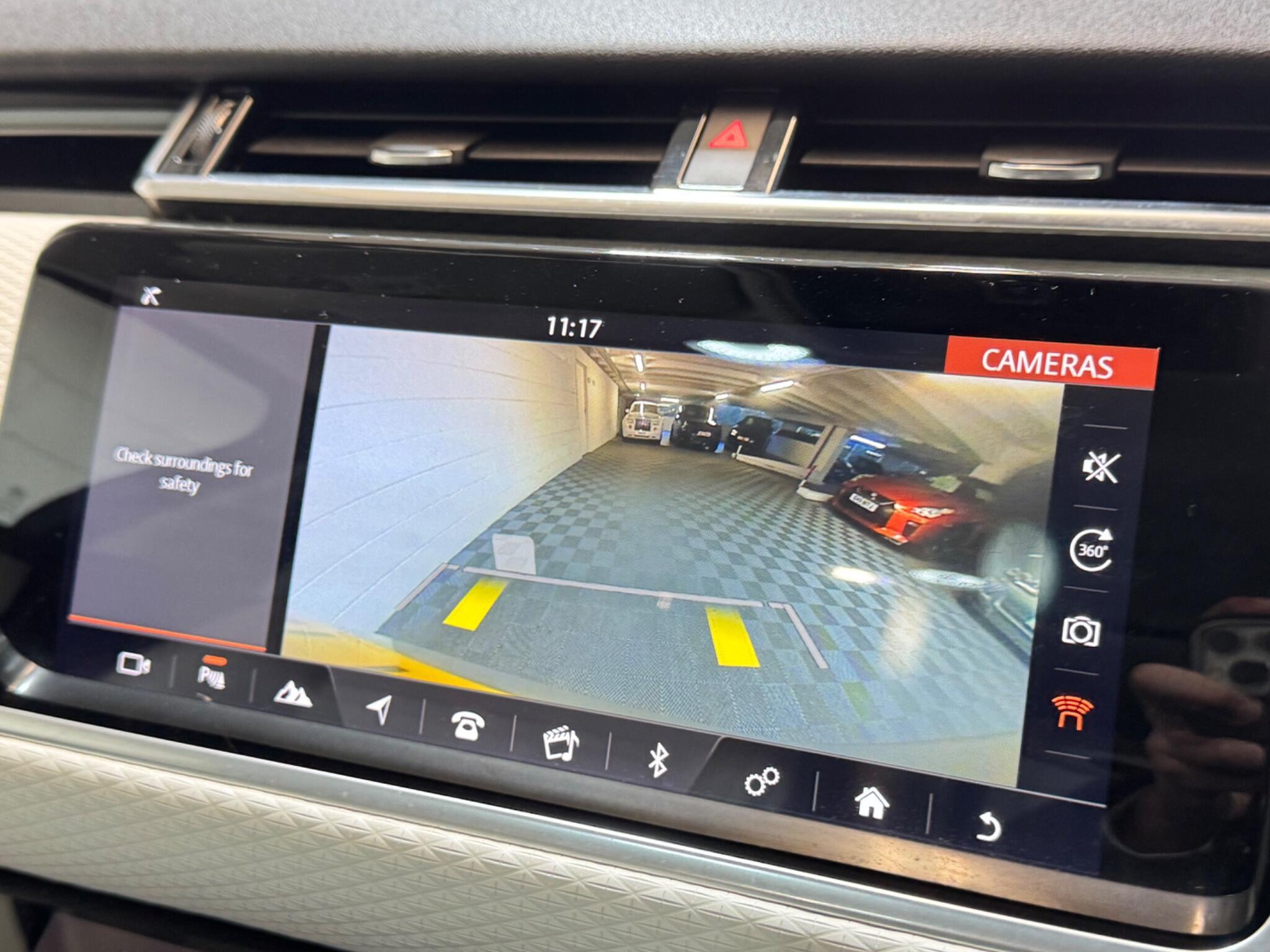 Land Rover Range Rover Velar - Image 15