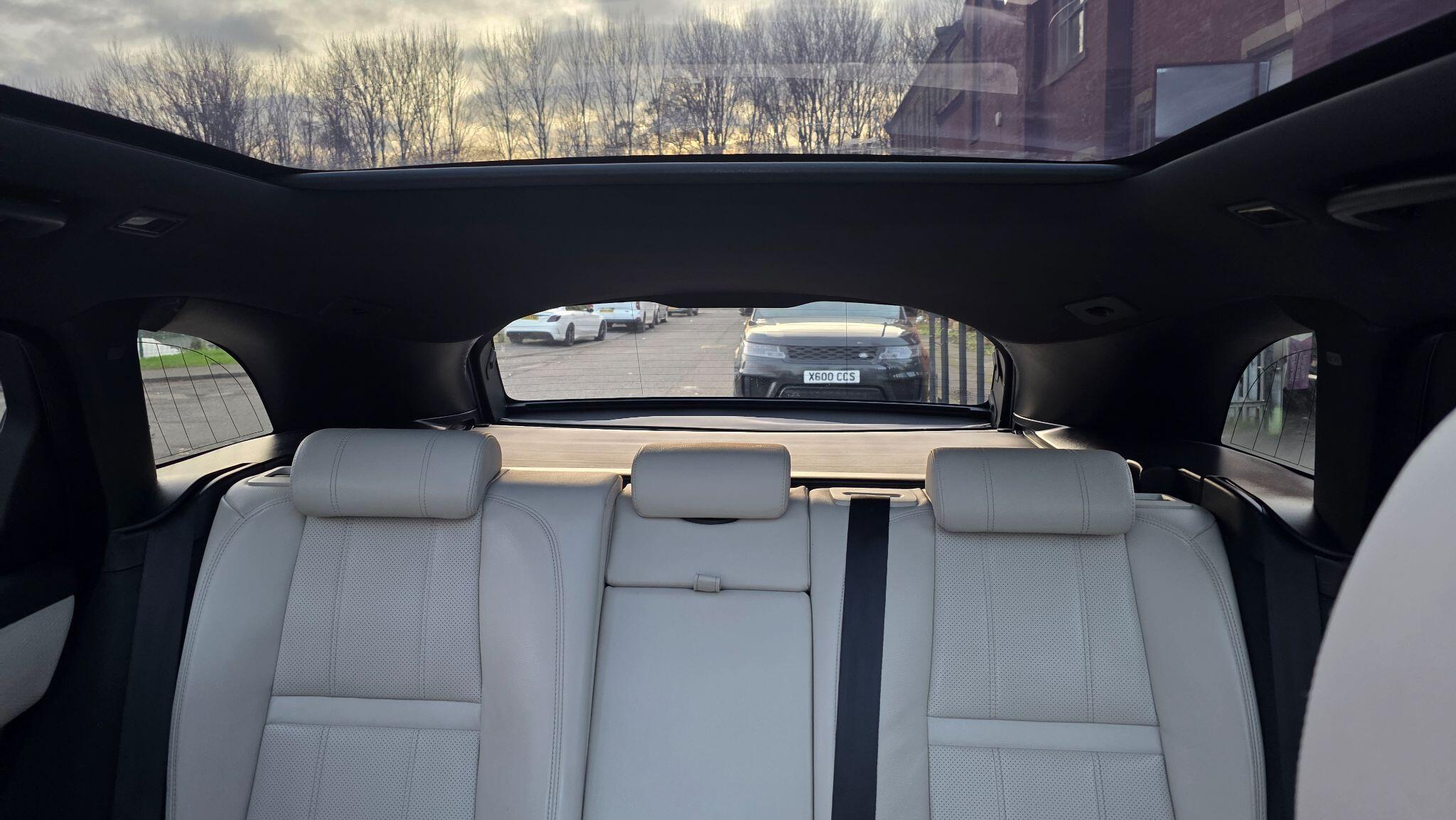 Land Rover Range Rover Velar - Image 46