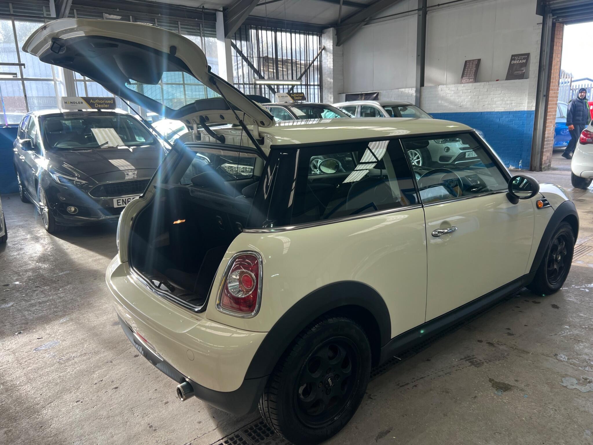 MINI Hatch - Image 15