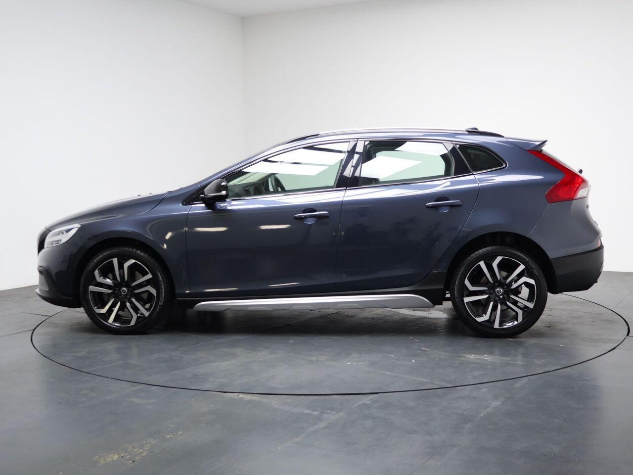 Volvo V40 CROSS COUNTRY - Image 8