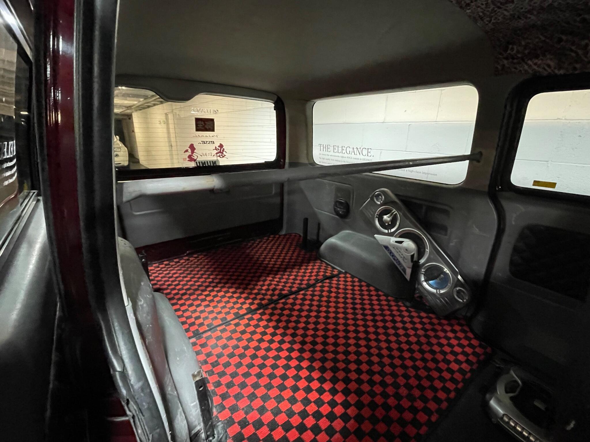 Toyota Hiace - Image 12