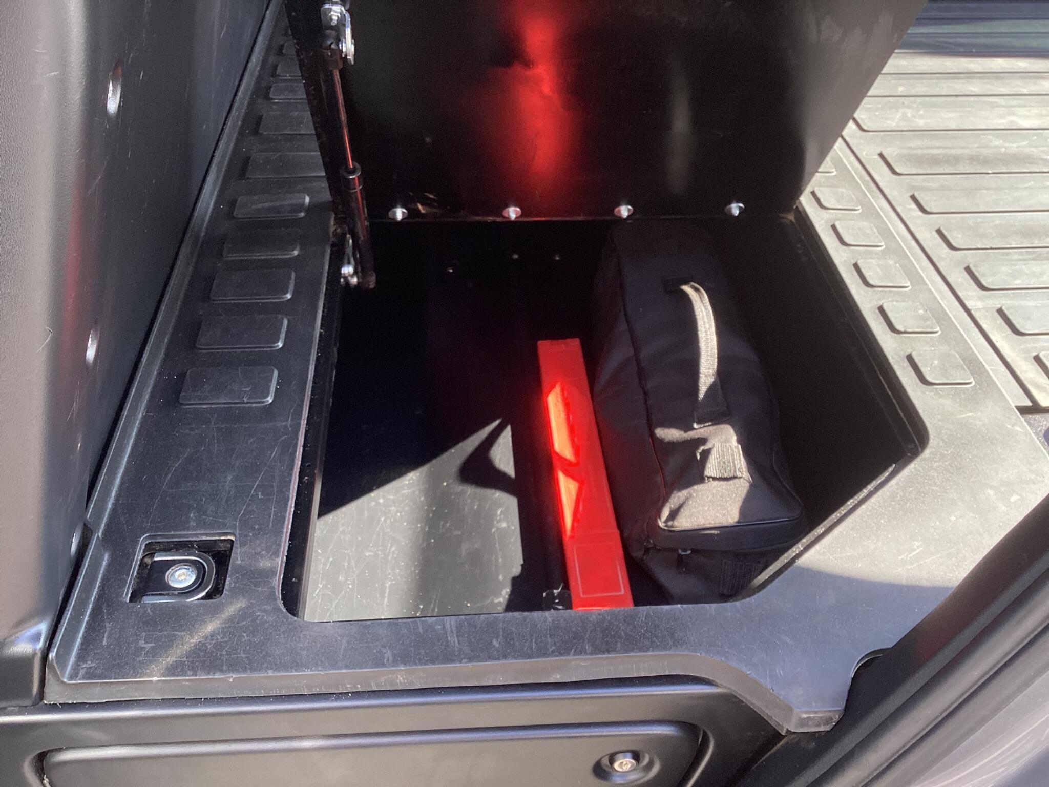 Land Rover Defender 110 - Image 14