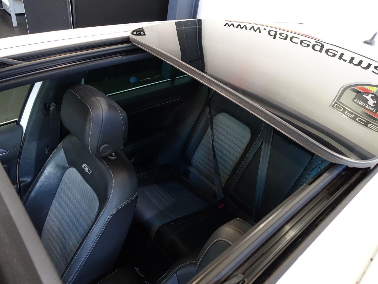 Volkswagen Passat - Image 3