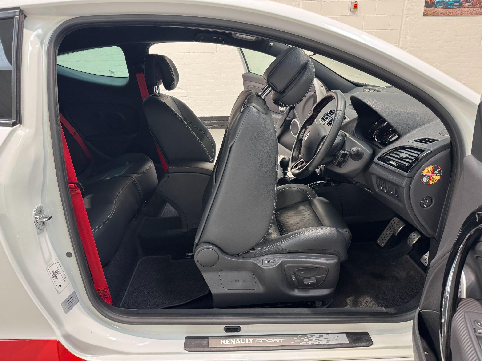 Renault Megane - Image 22