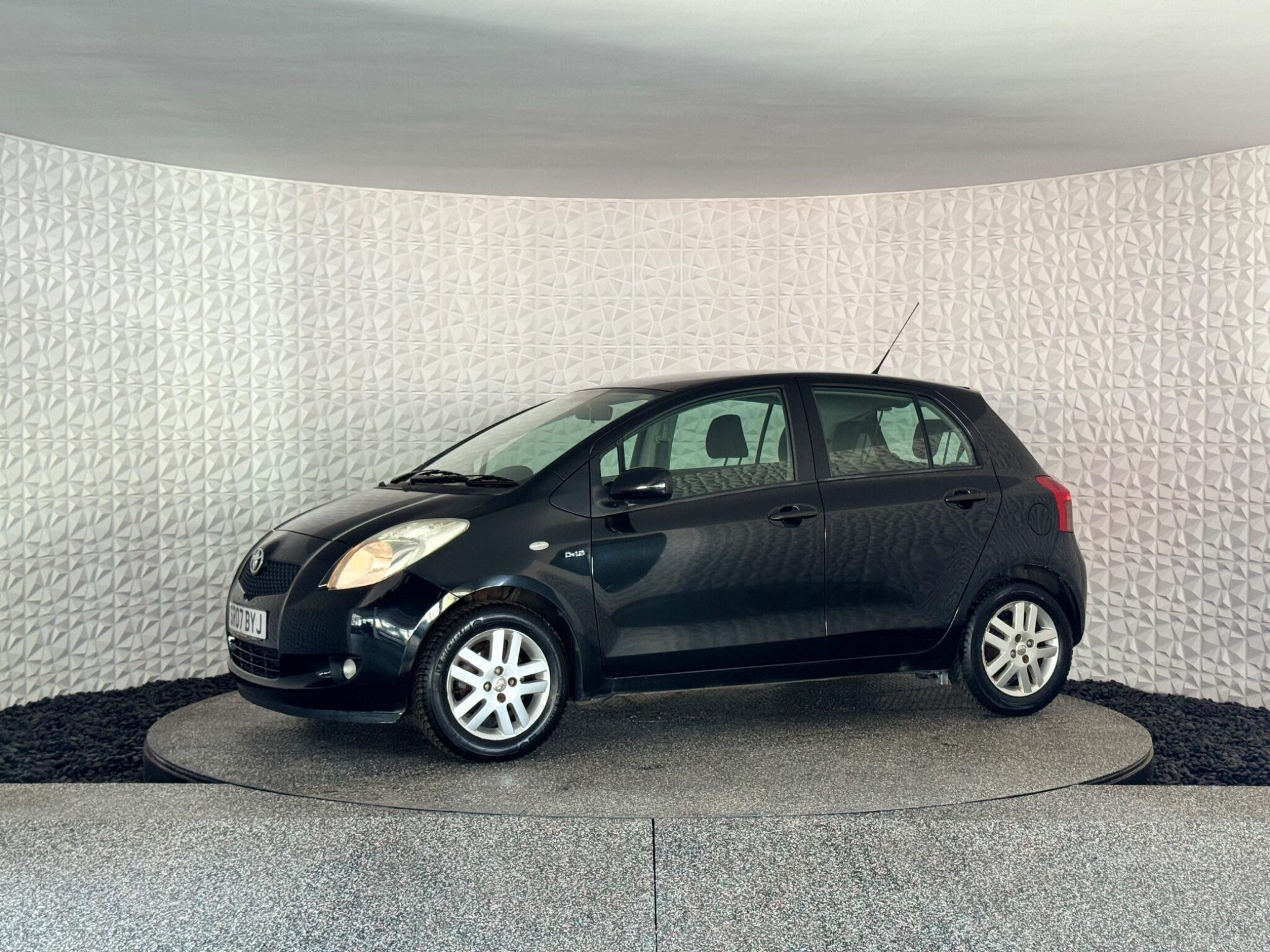 Toyota Yaris - Image 18