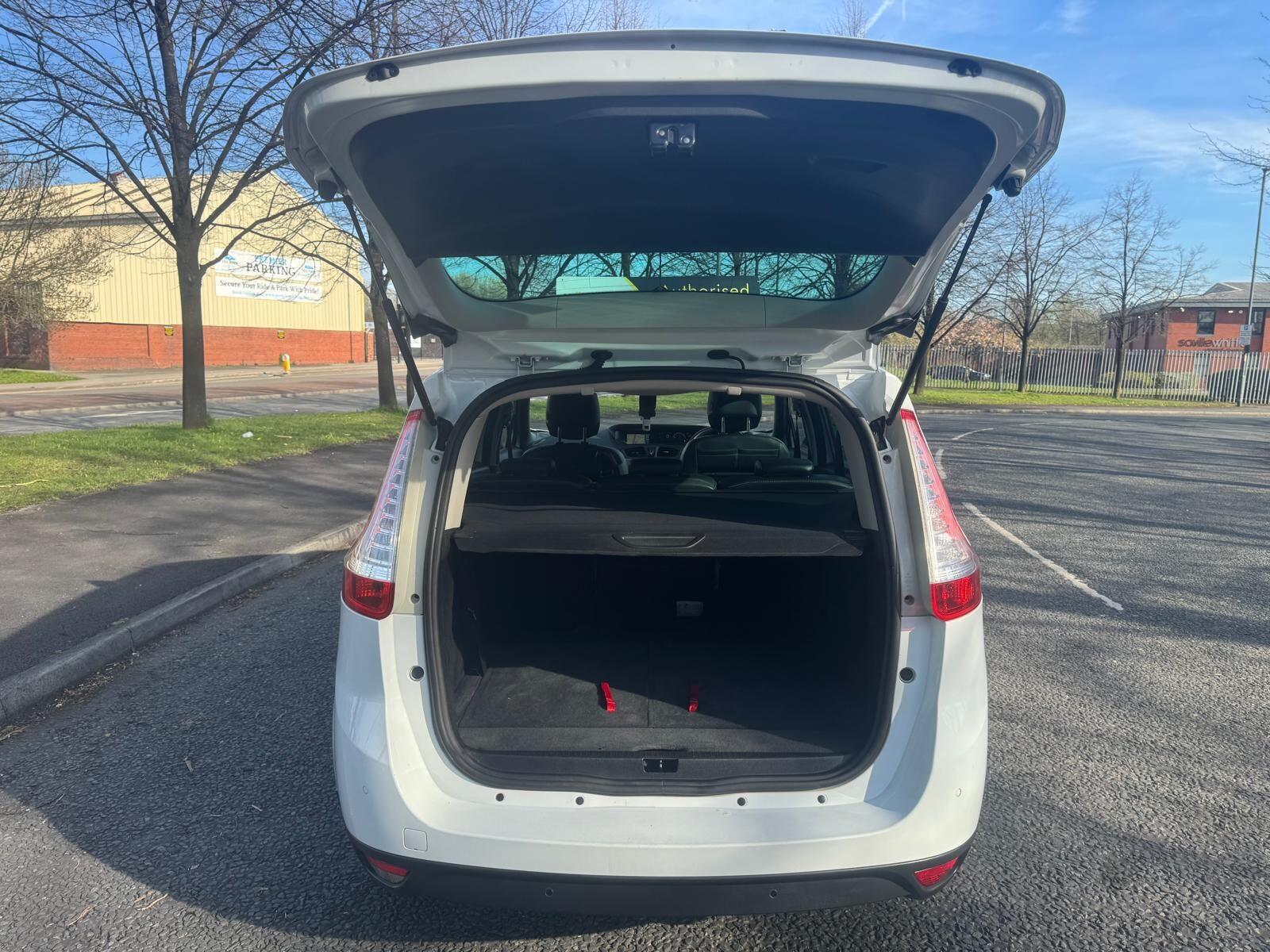 Renault Grand Scenic - Image 42
