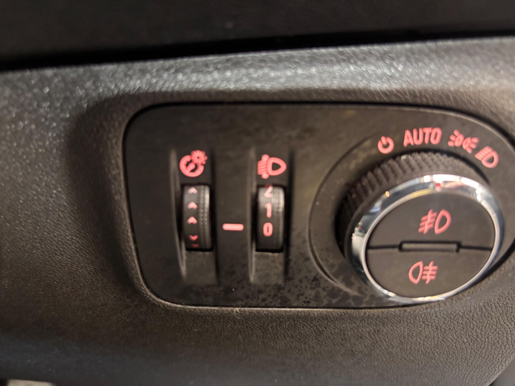 Vauxhall Corsa - Image 15