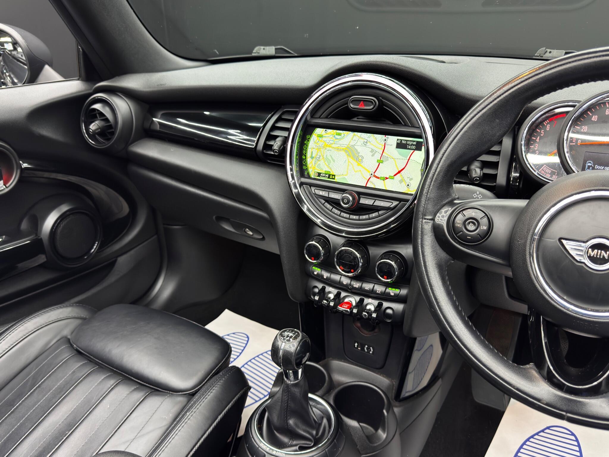 MINI Convertible - Image 22