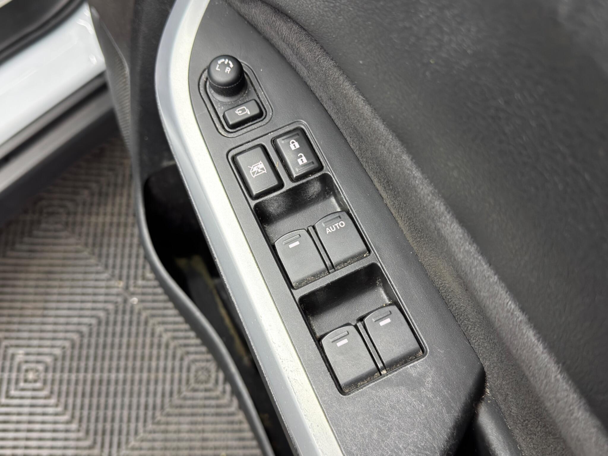 Suzuki Vitara - Image 32