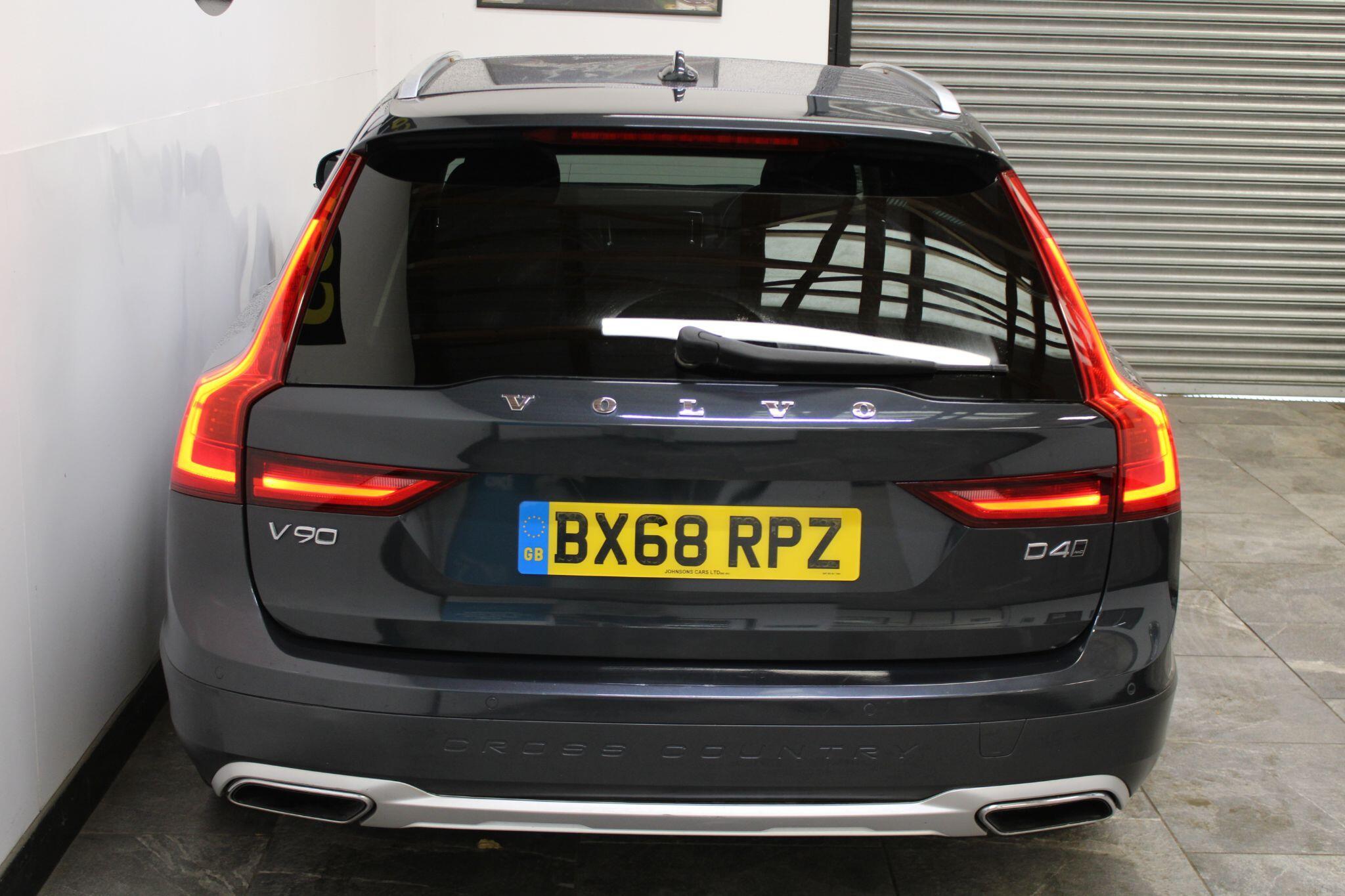 Volvo V90 CROSS COUNTRY - Image 18