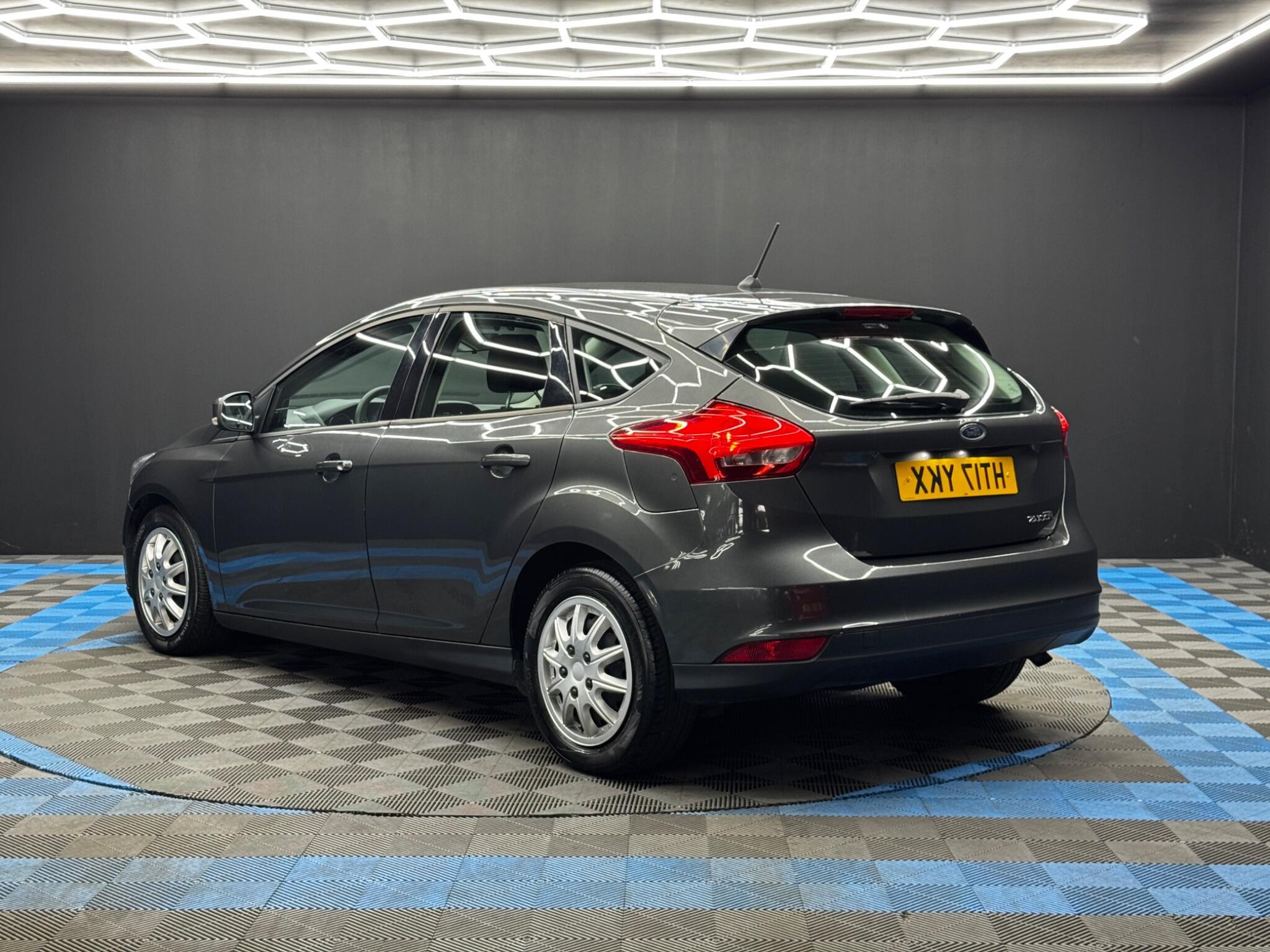 Ford Focus - Image 7