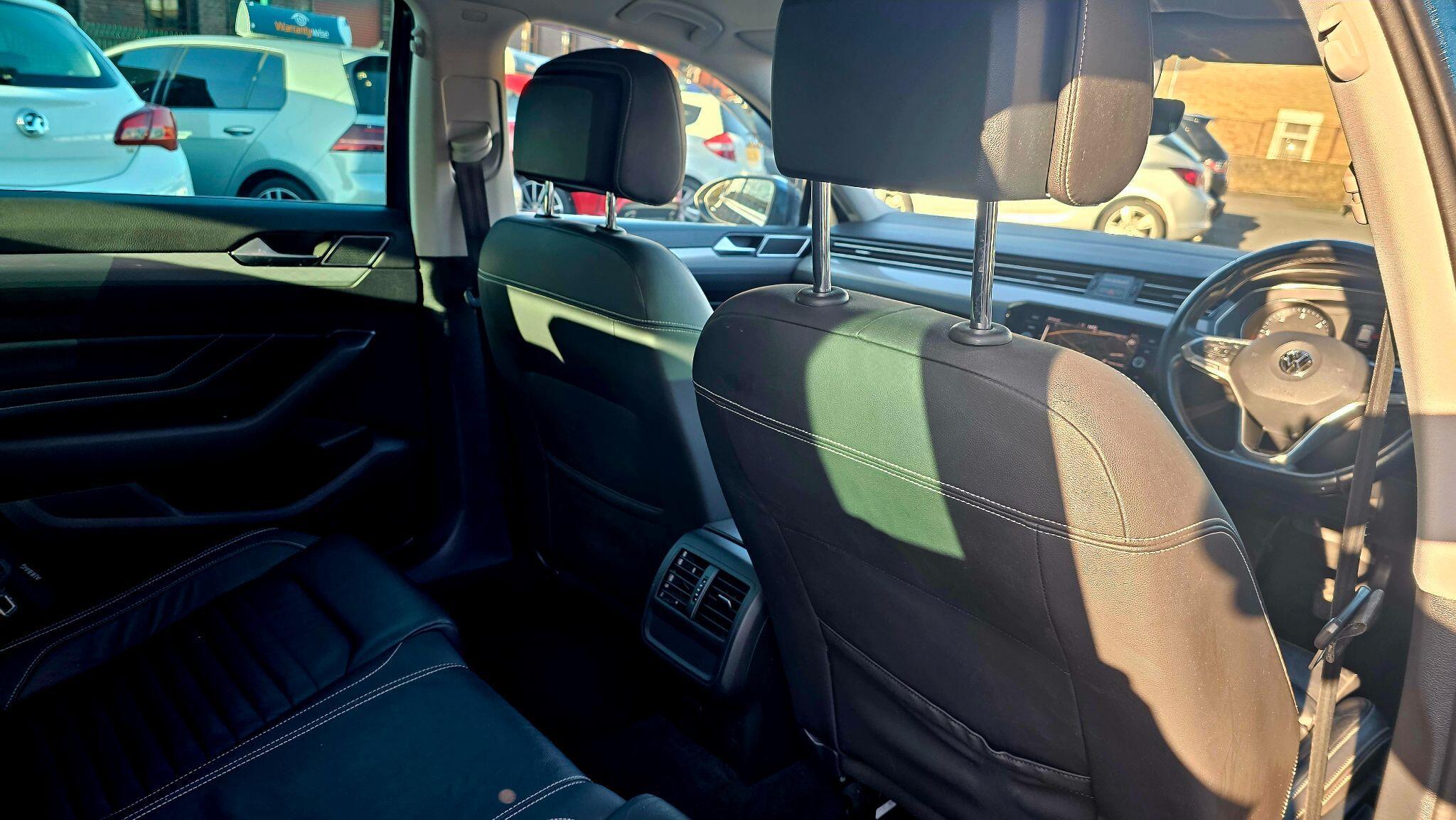 Volkswagen Passat - Image 18