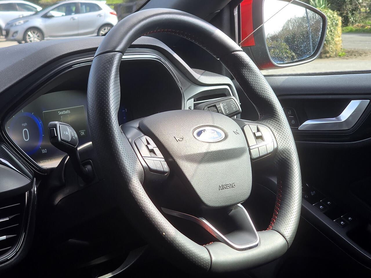 Ford Focus - Image 29