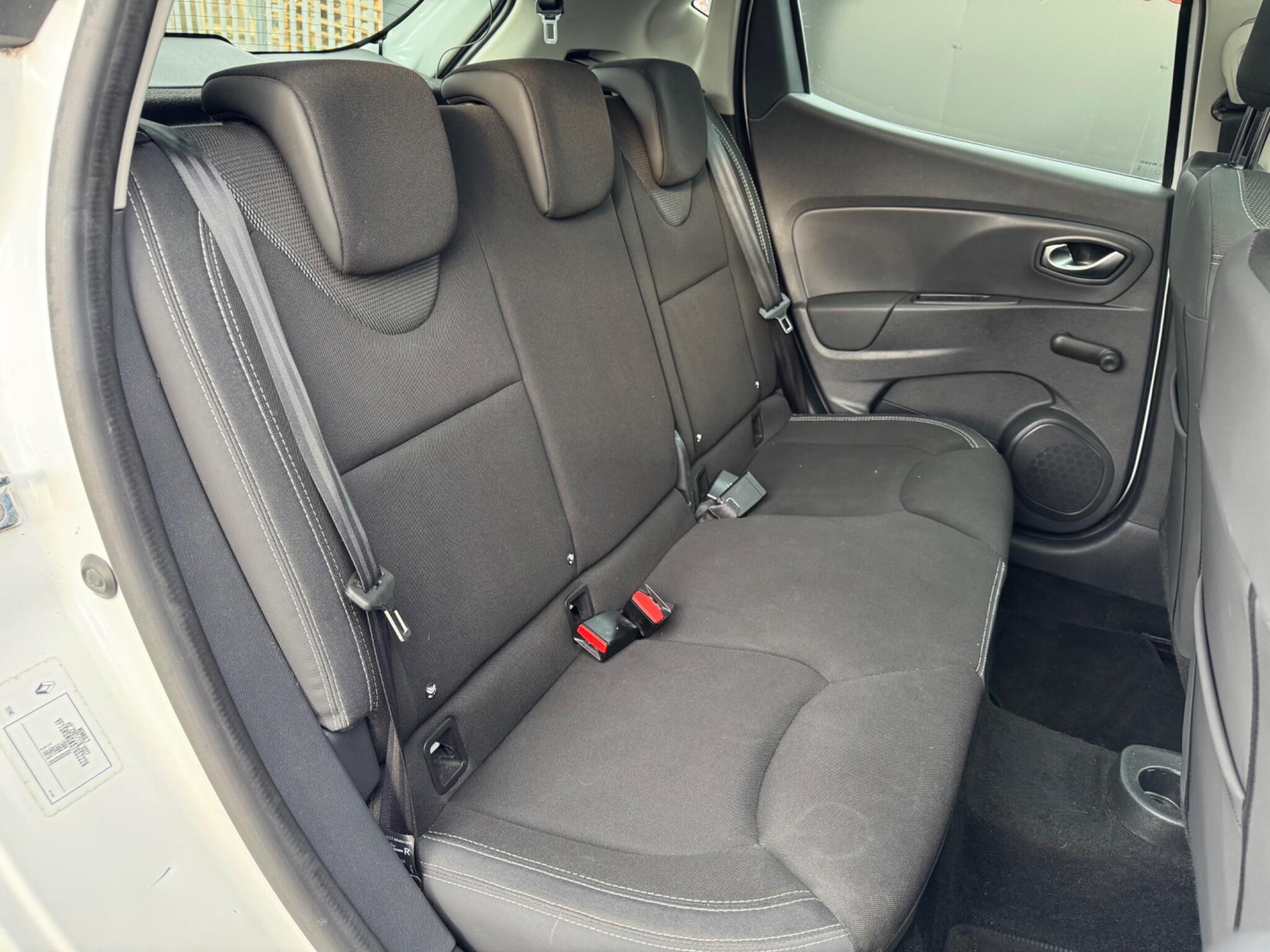 Renault Clio - Image 30