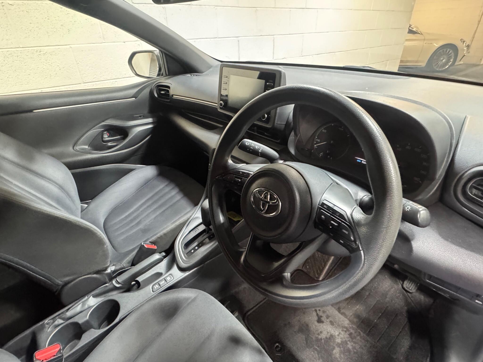 Toyota Yaris - Image 8