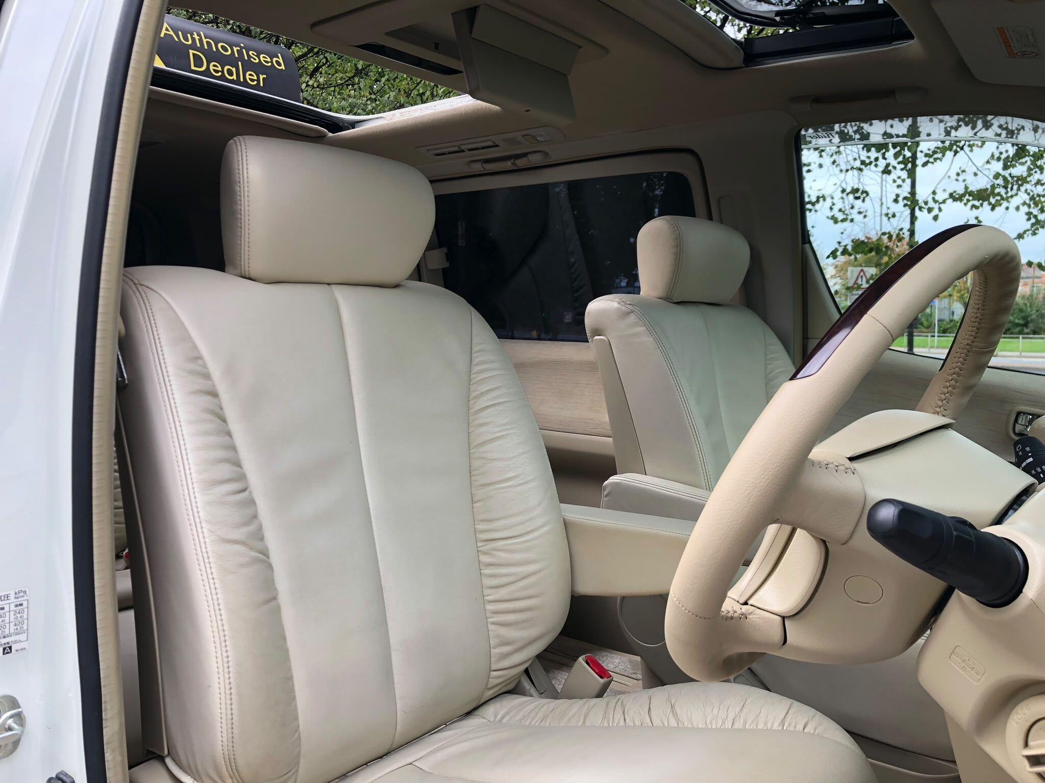 Nissan Elgrand - Image 16