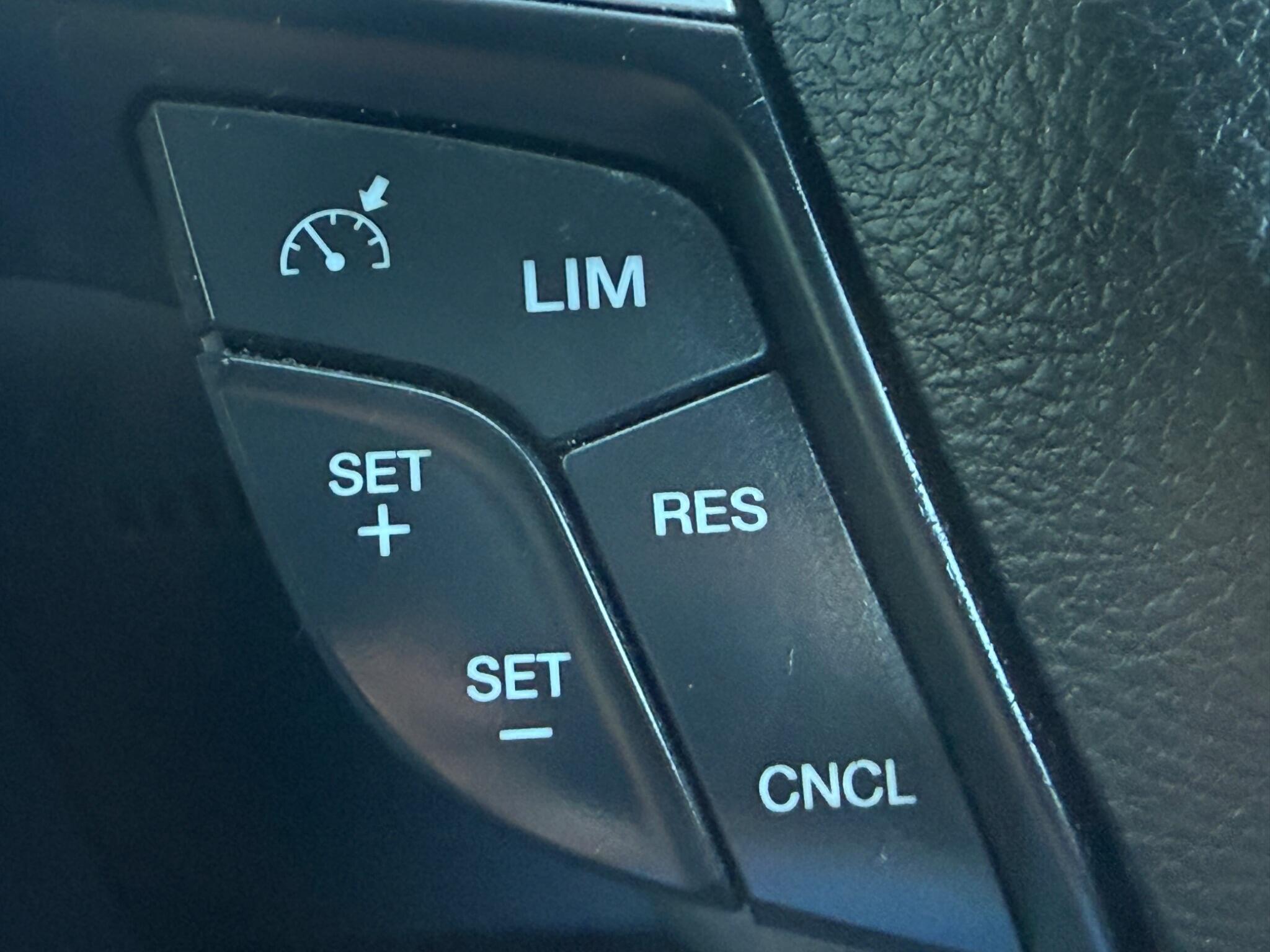 Ford Mondeo - Image 33