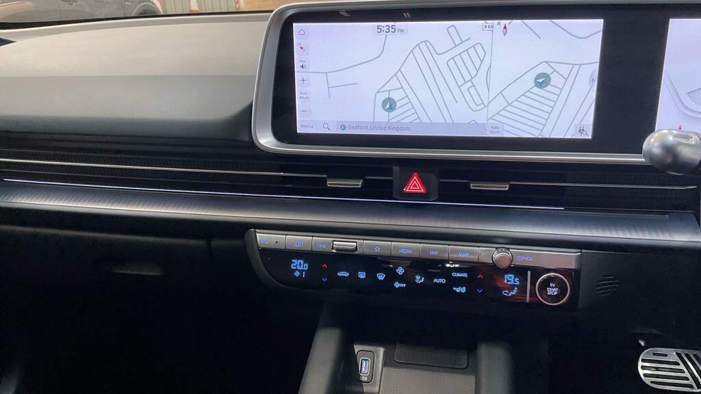 Hyundai Ioniq 6 - Image 2