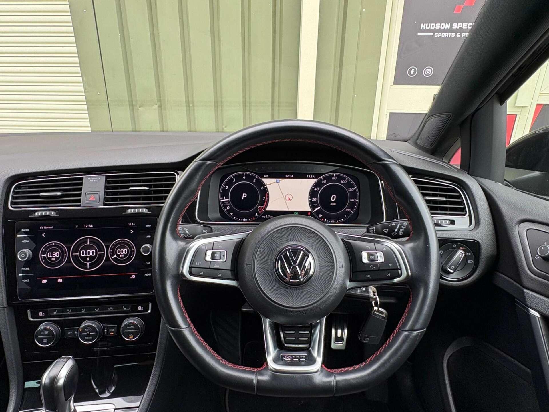Volkswagen Golf - Image 19